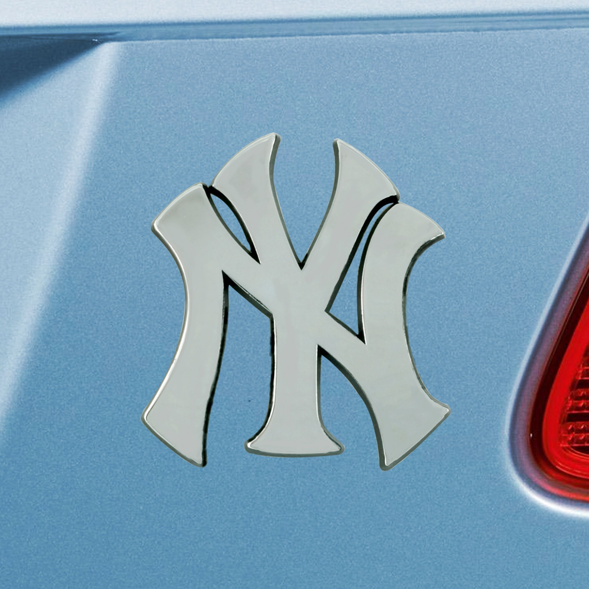 FANMATS New York Yankees Sun Stripe 3.25 in. x 34 in. Windshield Decal  61453 - The Home Depot