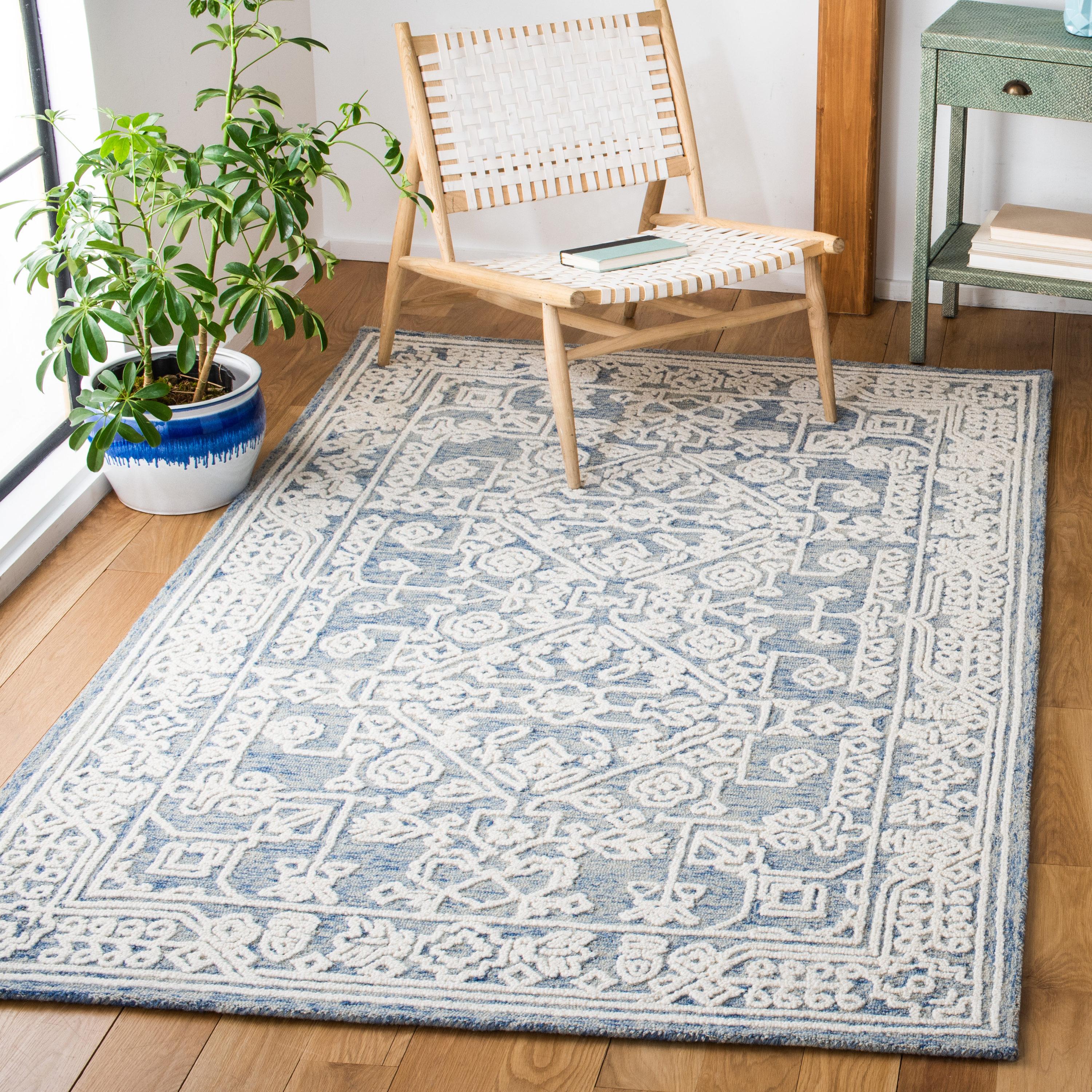 Blue and Ivory Hand-Tufted Wool Area Rug 5' x 8'