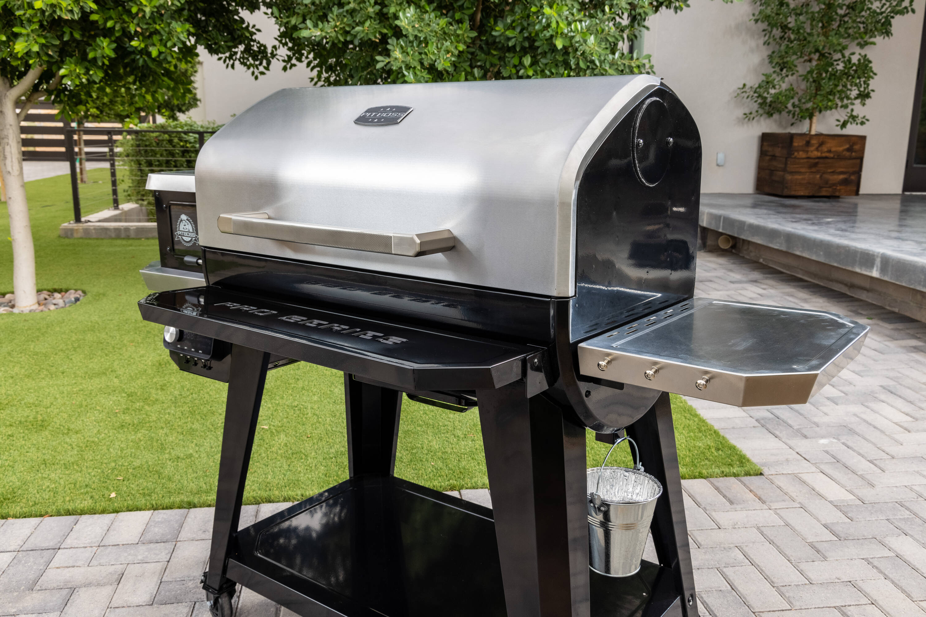 Pit Boss Pro Series 850-Sq Pellet Grill with Pit Boss Grill Cover &  Grilling Accessories