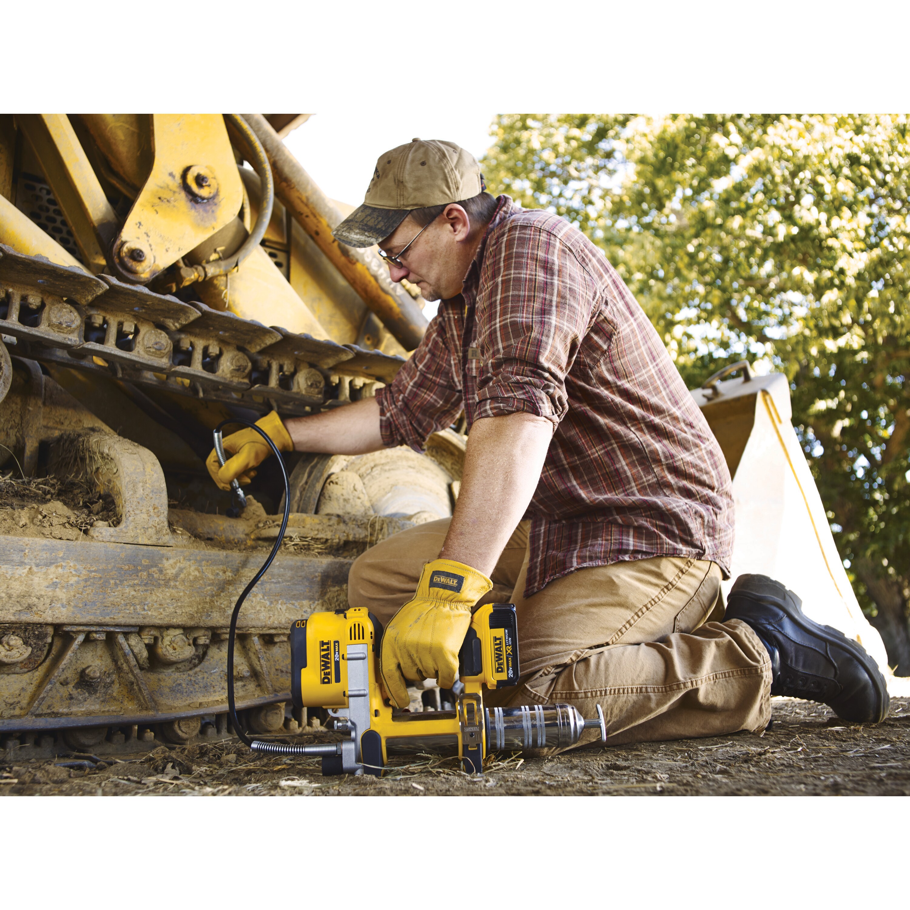 DEWALT 20volt Max Air Grease Gun Battery Included in the Air Grease