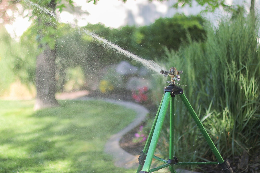 Orbit Sprinkler 5000-sq ft Impulse Tripod Lawn Sprinkler in the Lawn ...