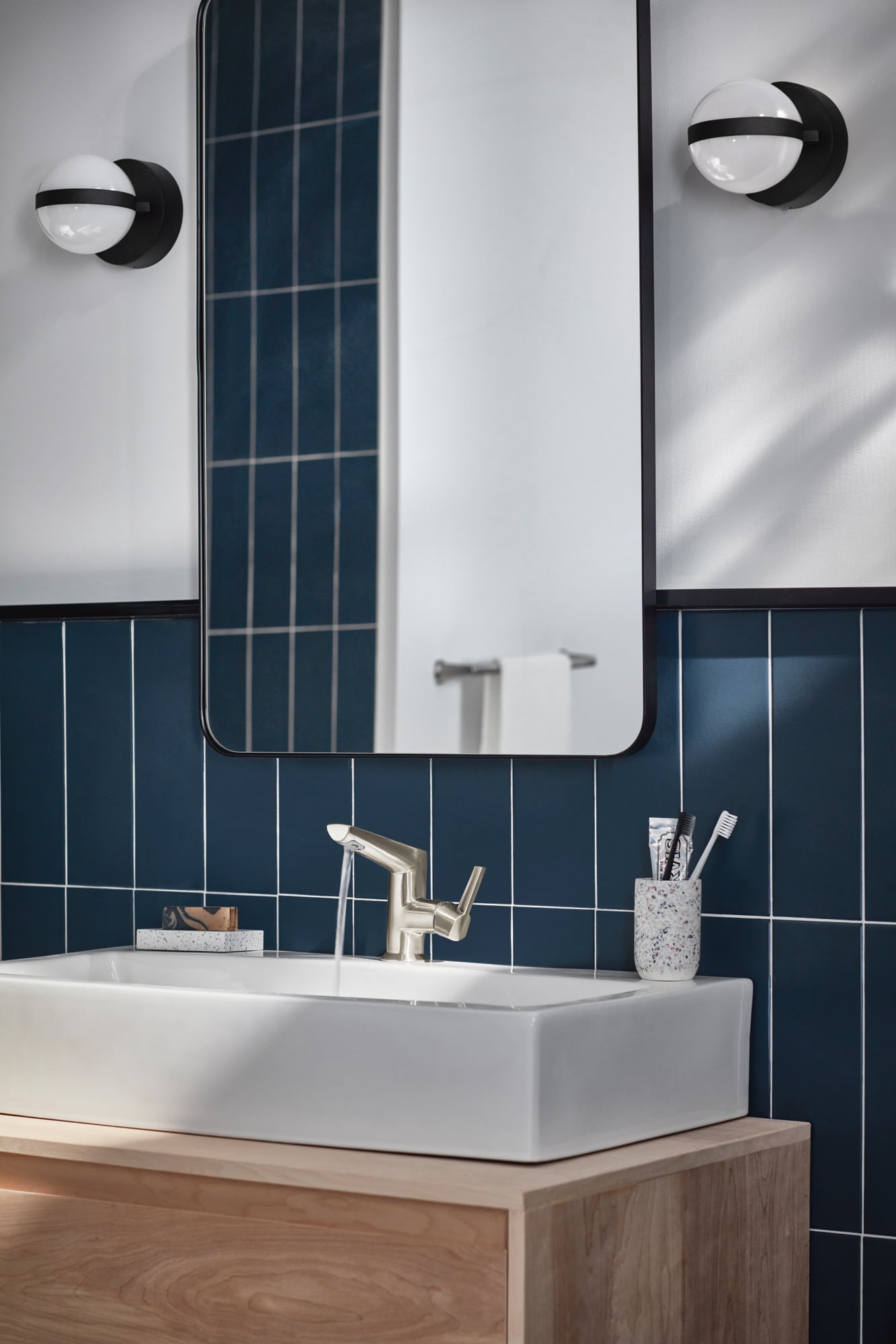 Delta Galeon Contemporary Single Hole Bathroom Faucet, Lumicoat Stainless