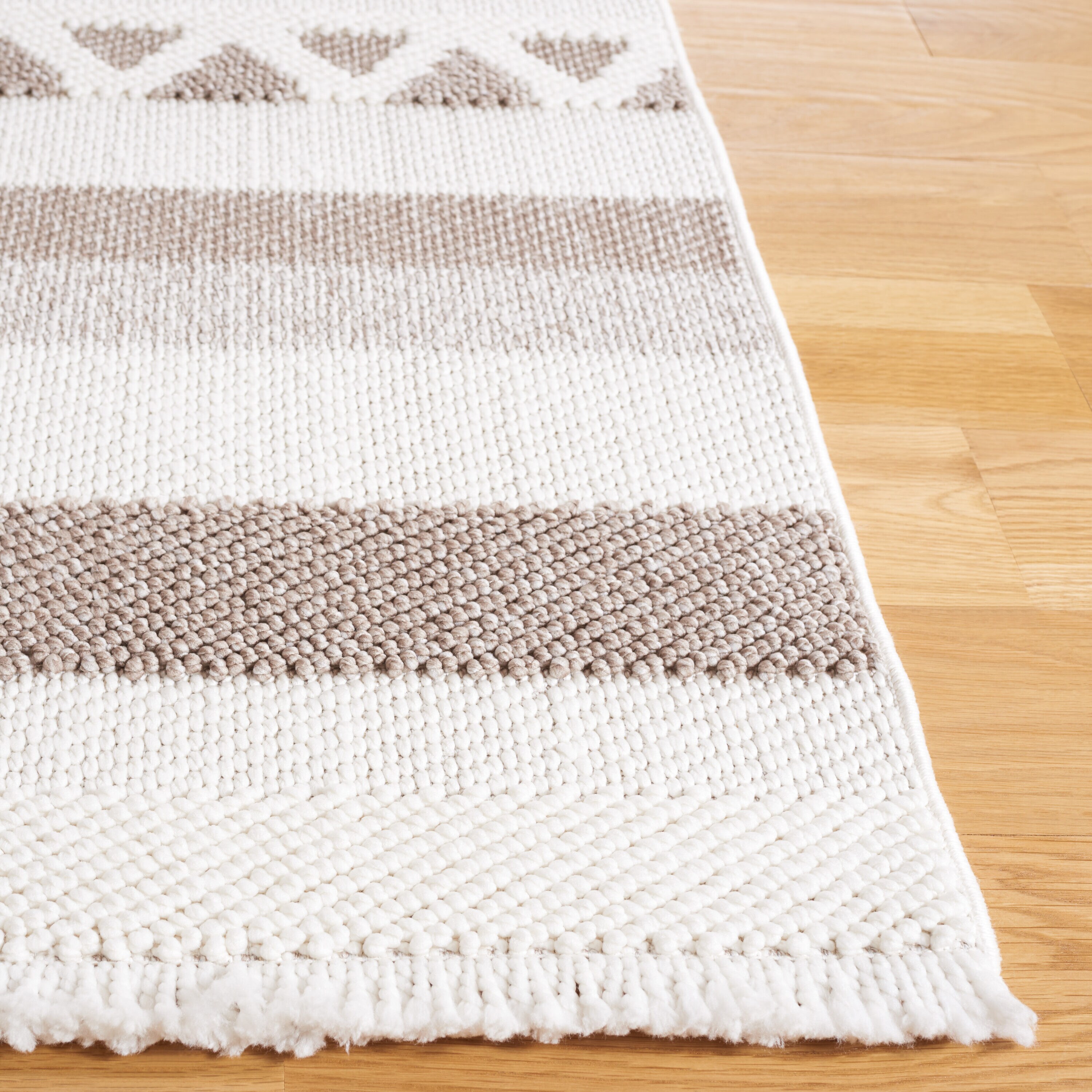 Safavieh LOT101A-7SQ rugs - View #2