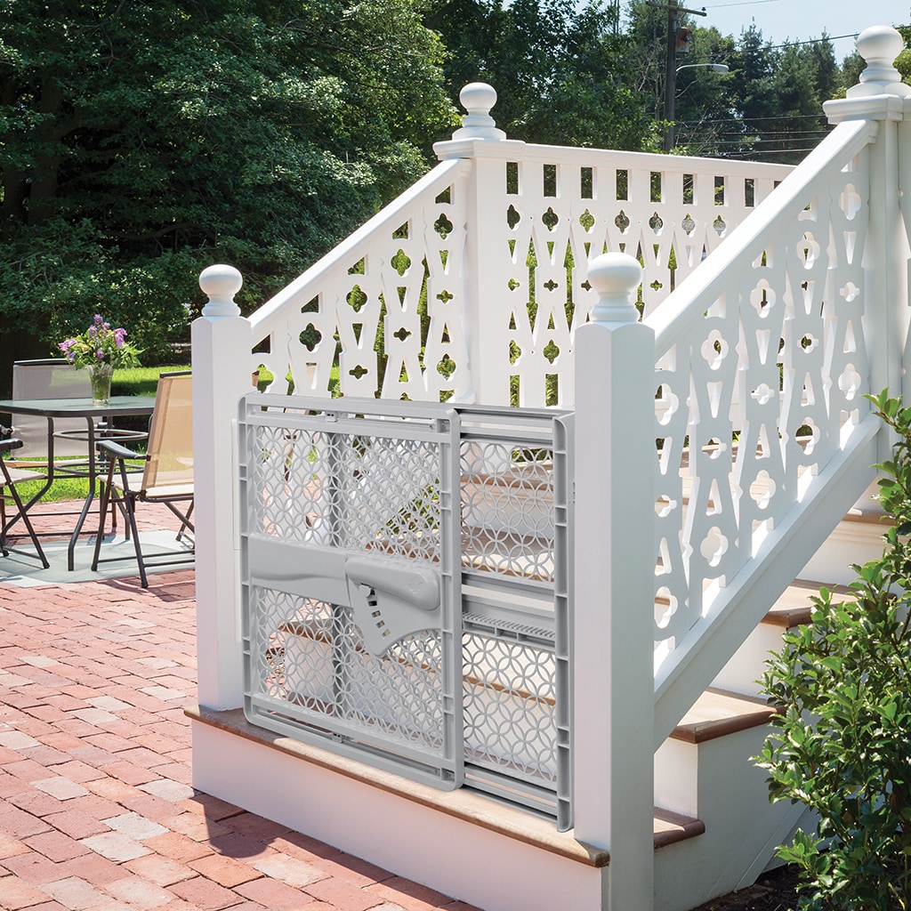 Lattice baby outlet gate