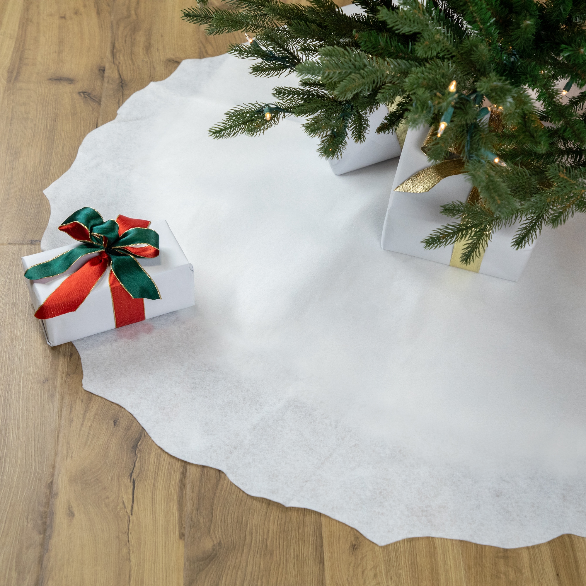 Northlight 31465532 48-in White Tree skirt