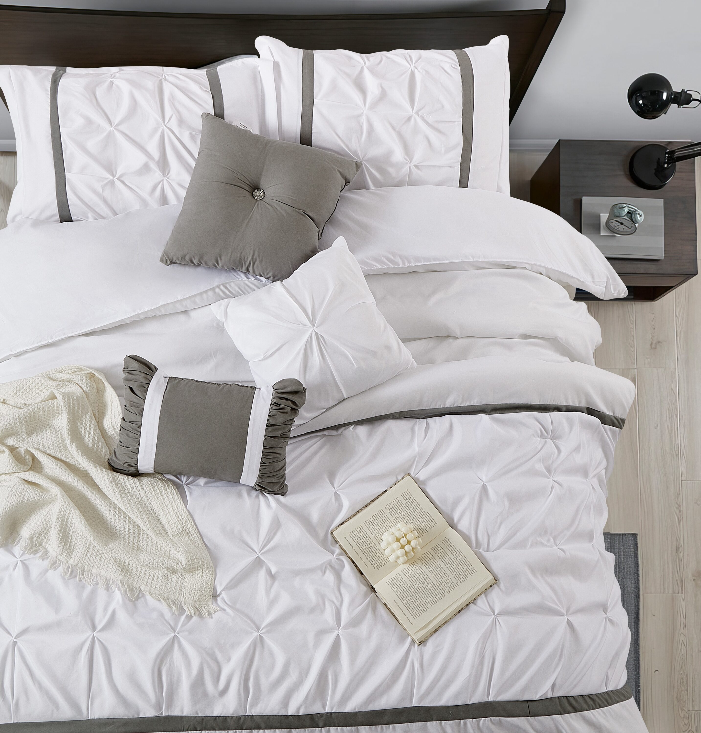 Nanshing ELENA7-CK-WHT bedding - View #2