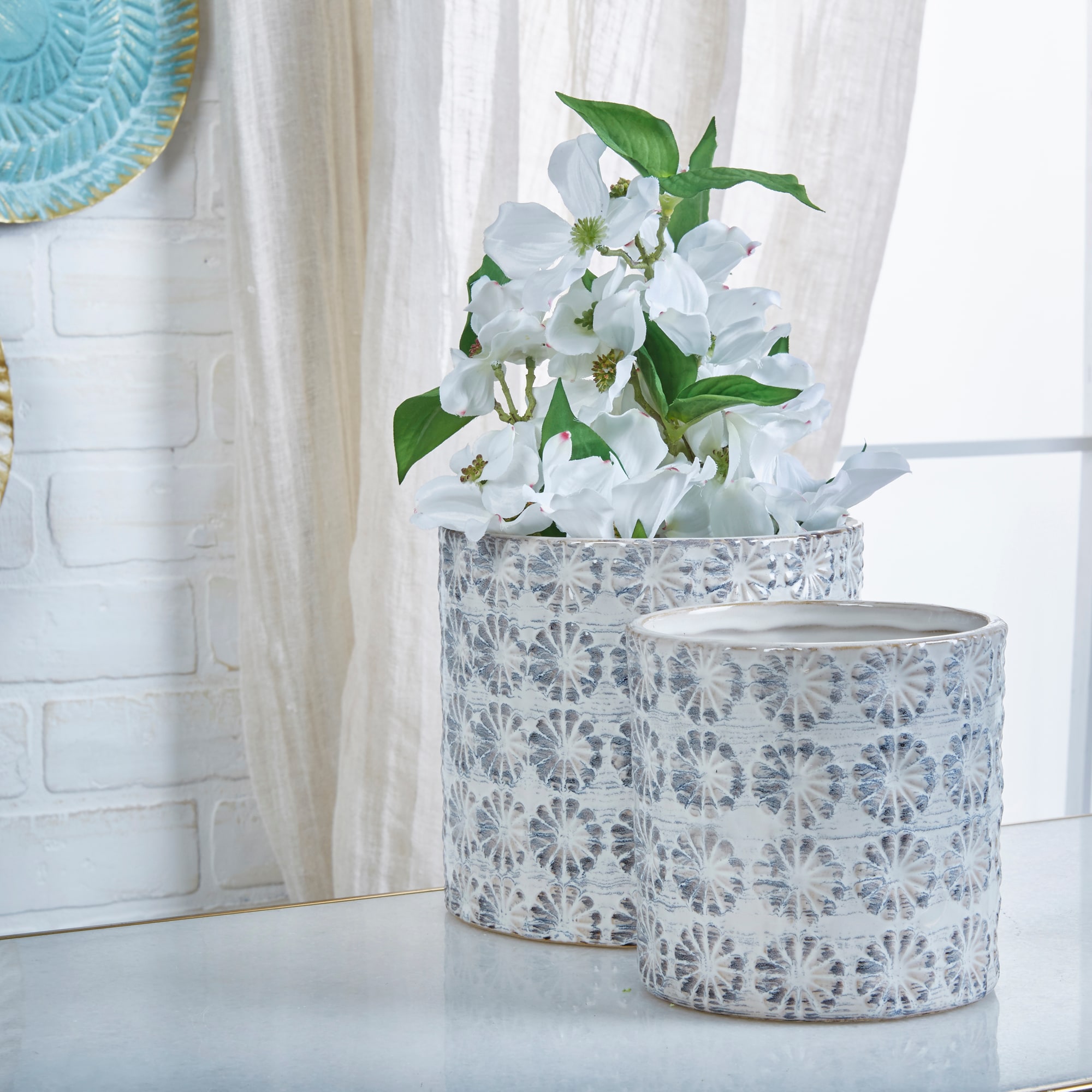 Sagebrook Home 14490-03 Round 7-in W x 6-in H White Ceramic Indoor/Outdoor Planter