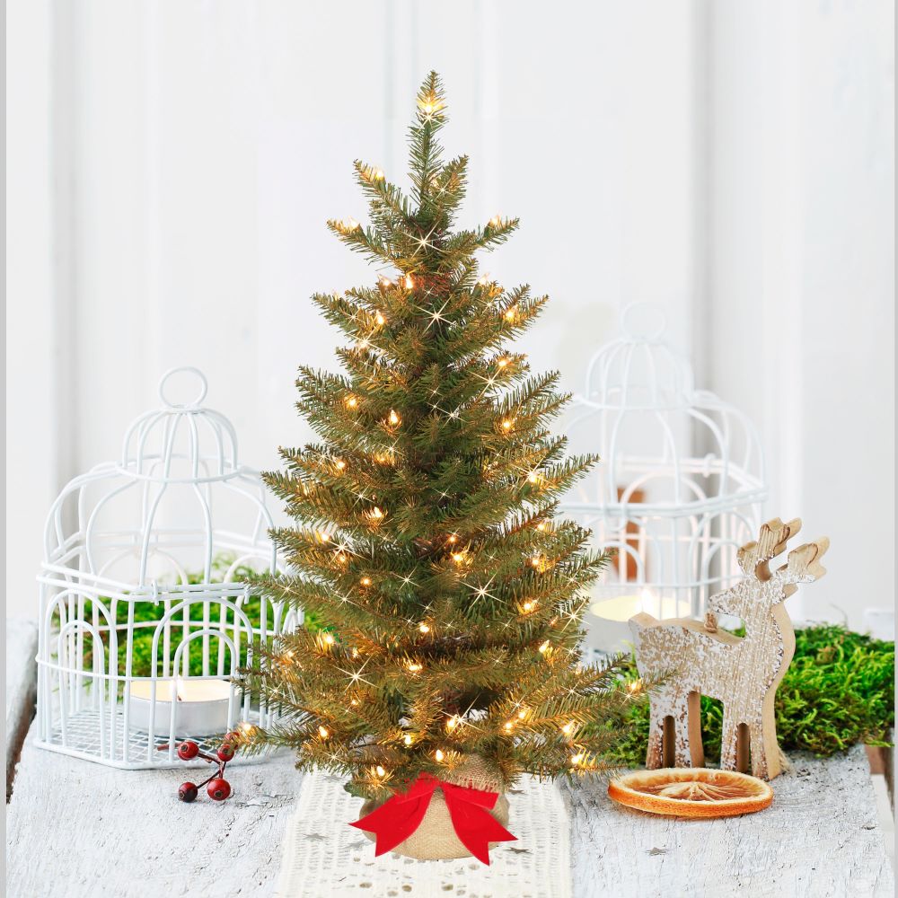 Puleo cheapest International Pre-Lit Flocked Arctic Fir Artifical 6ft Christmas Tree (S3)