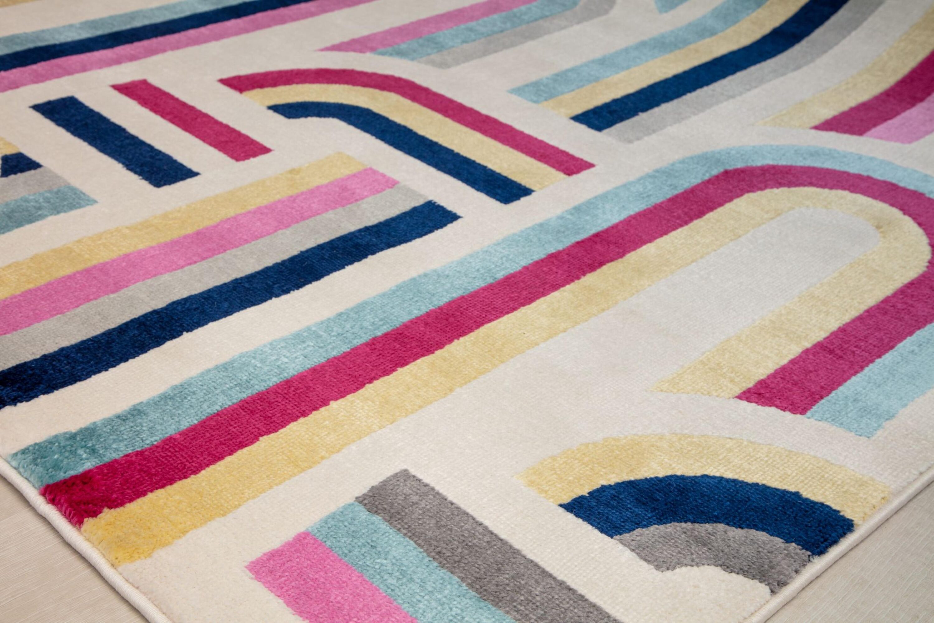 Elizabeth Sutton Multicolor Geometric 8' x 10' Synthetic Area Rug