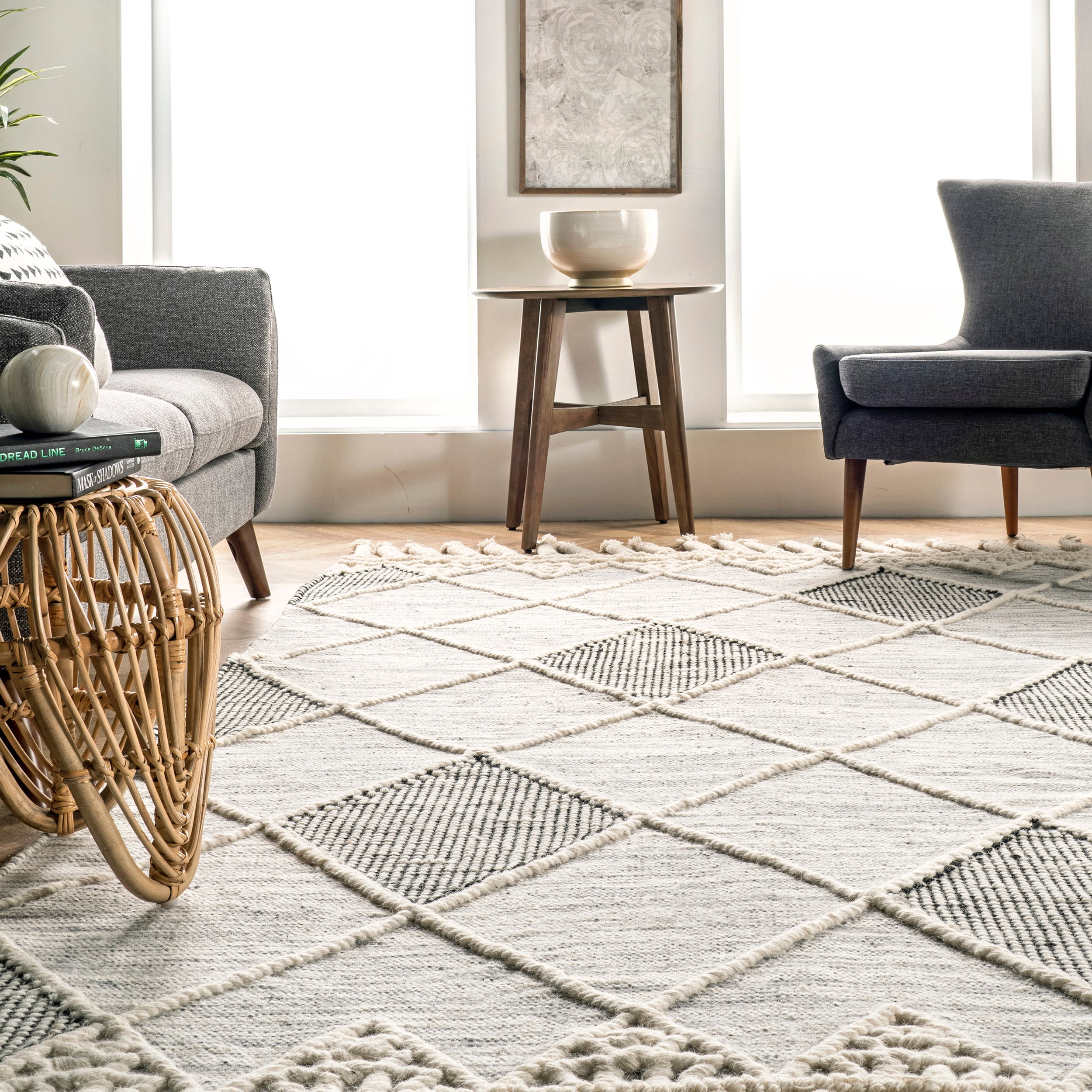 Handmade Ivory Wool 5'x8' Braided Tassel Area Rug