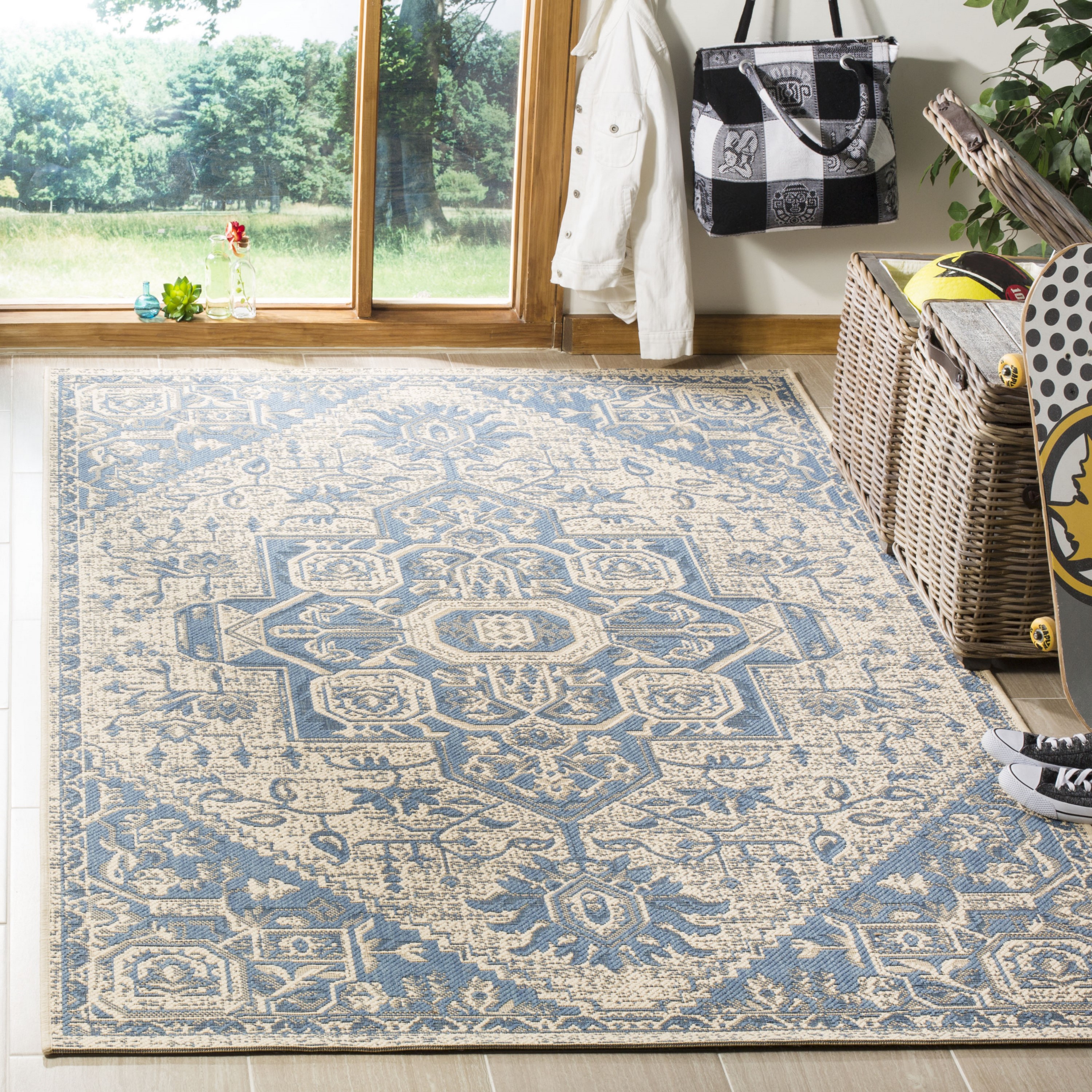Safavieh LND138M-6SQ Linden Efmorfia 7 x 7 (ft) Loomed Polypropylene Blue/Creme Square Indoor Floral/Botanical Vintage Area rug