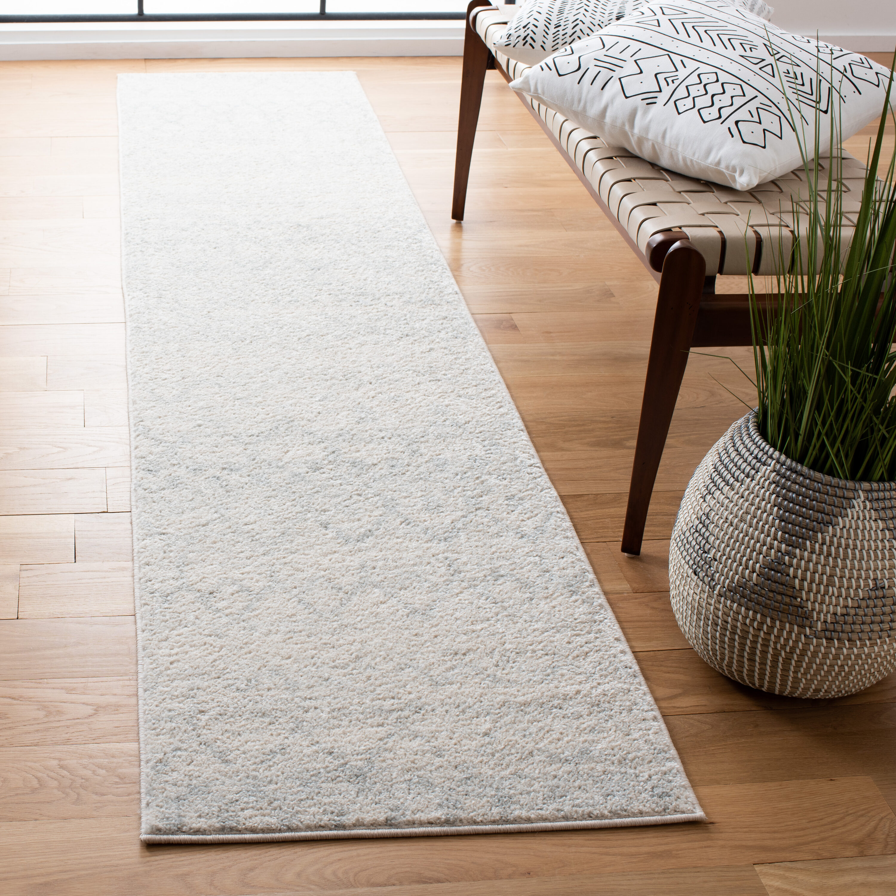 Tulum 249B Ivory / Light Grey 2in x 9in Rug