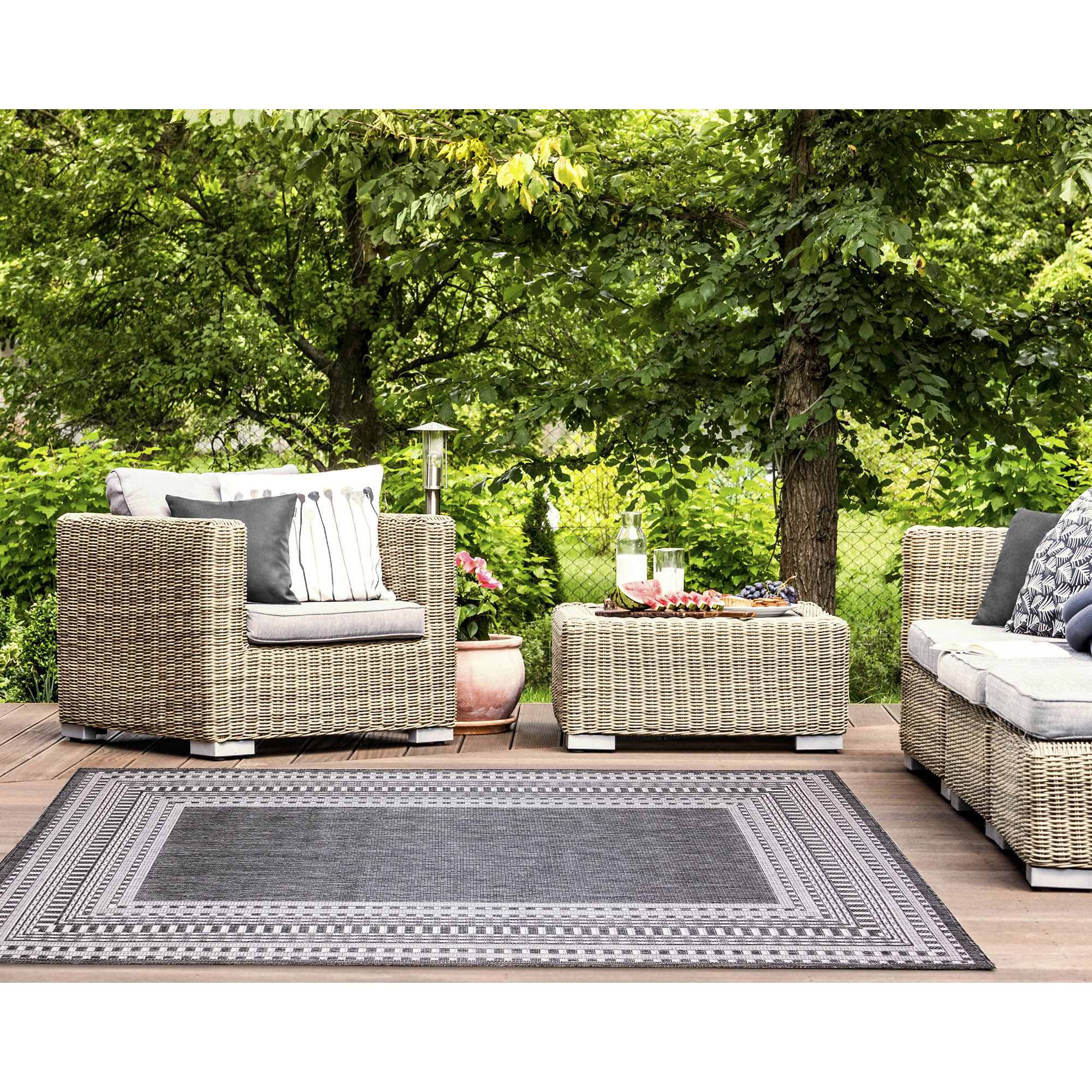 Liora Manne MAU45822847 Malibu 3 x 5 (ft) Loomed Polypropylene Charcoal Rectangular Indoor/Outdoor Border Area rug