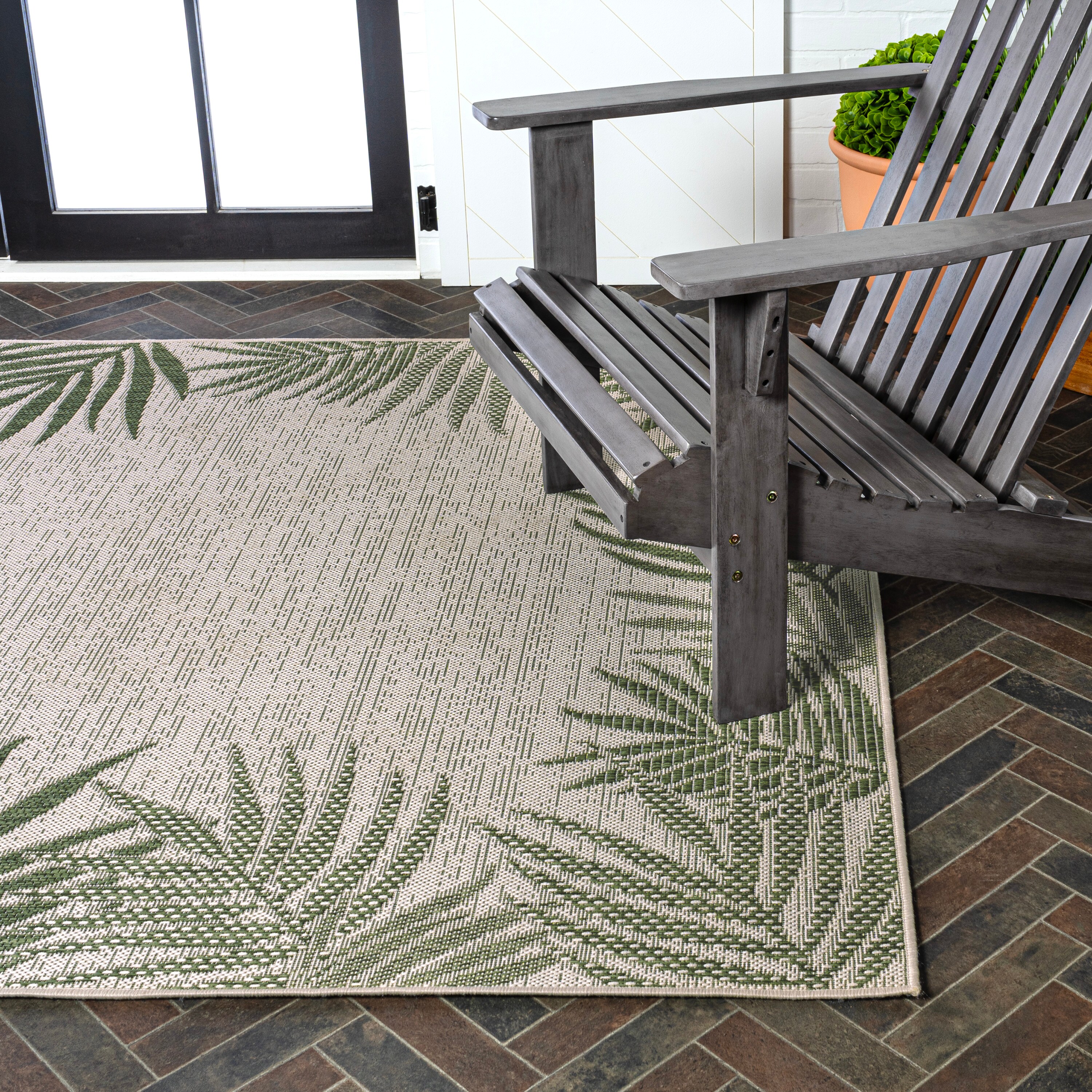 Isla Green and Cream Synthetic 3 x 5 Palm Frond Area Rug