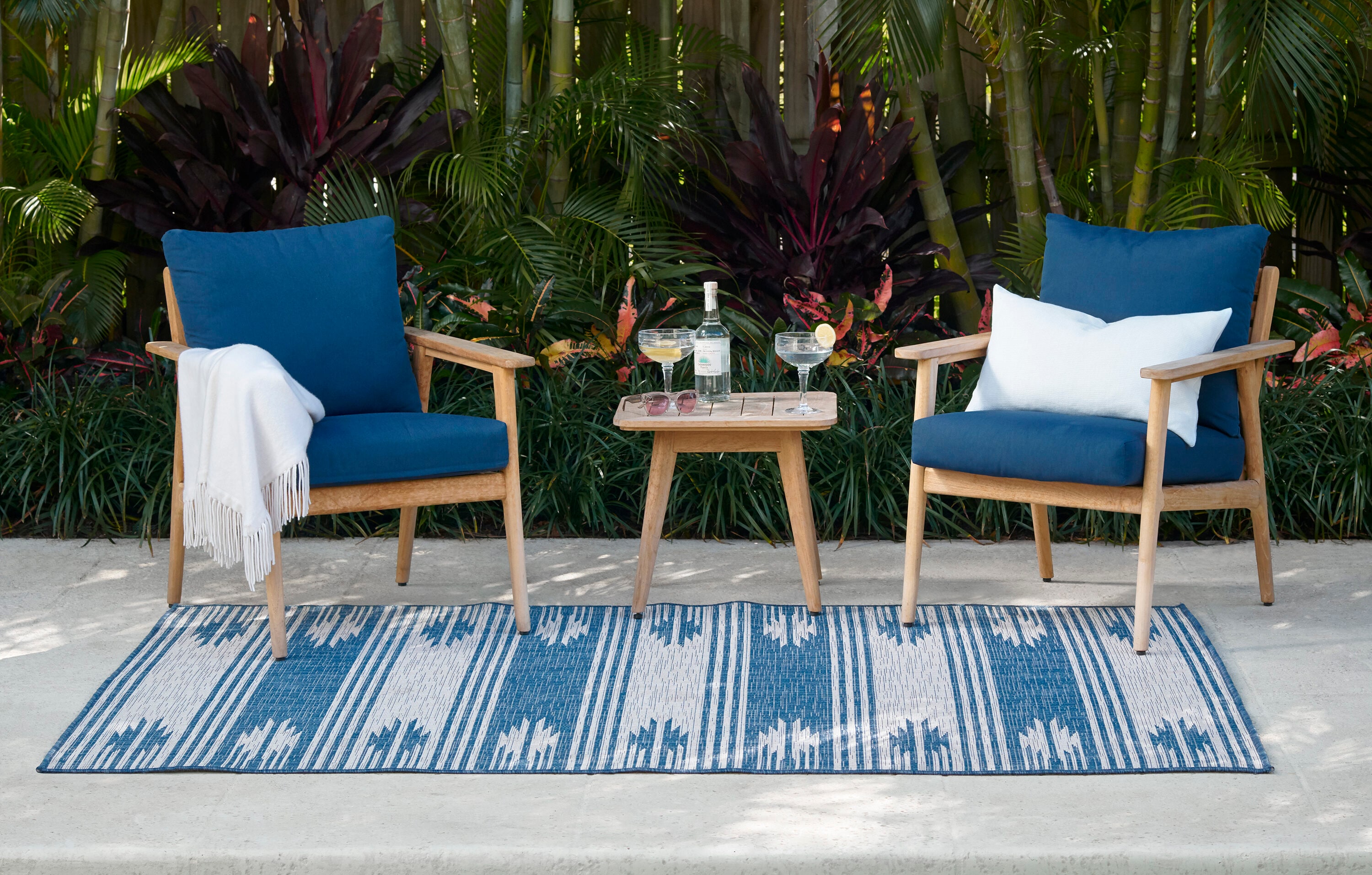 Momeni RIVRARV-07BLU2776 2 x 8 (ft) Loomed Polypropylene Blue Rectangular Indoor/Outdoor Runner rug