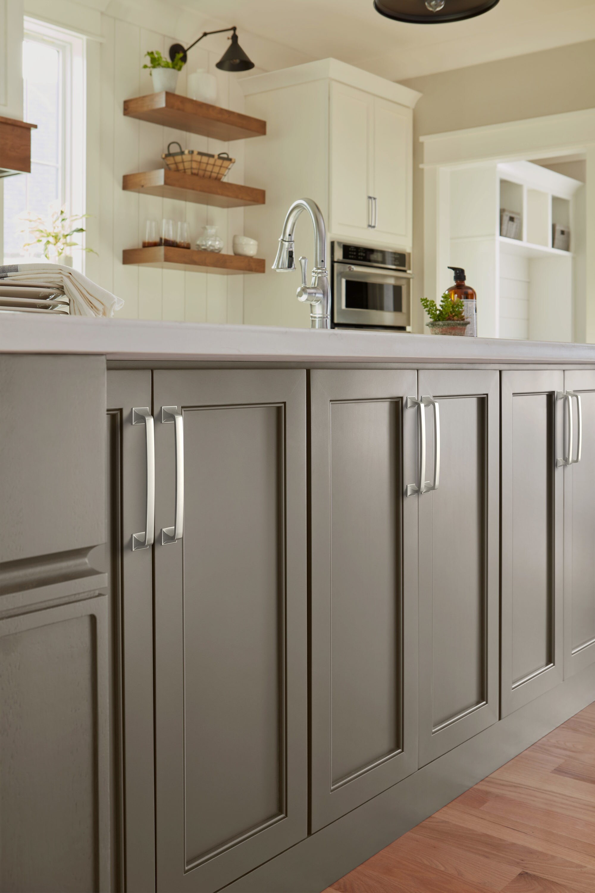 Satin Nickel 7-Inch Traditional Cabinet Bar Pull