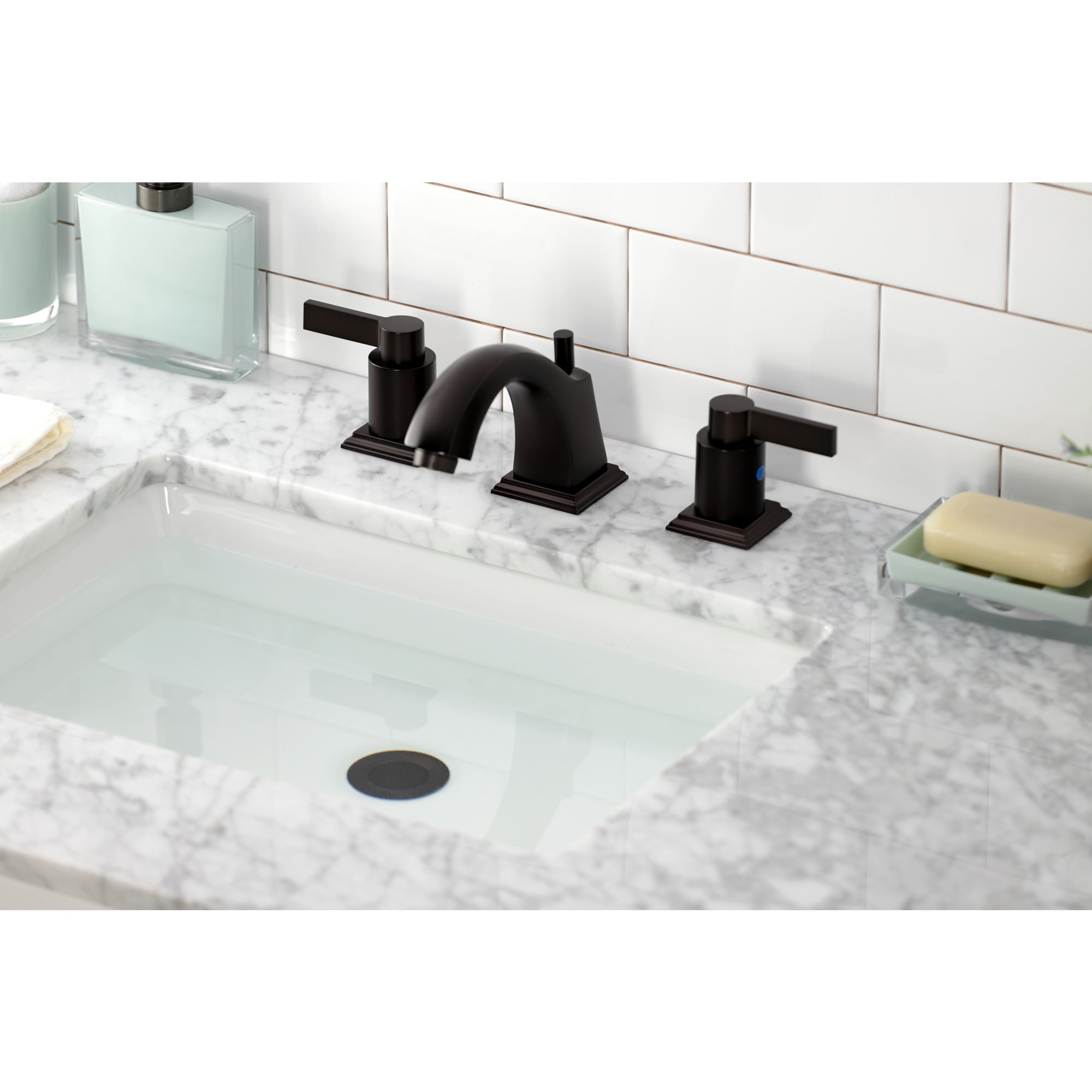Kingston Brass WLFSC4685NDL NuvoFusion Oil-rubbed bronze Widespread 2-handle Low-arc Residential Handle Bathroom Sink Faucet with Drain