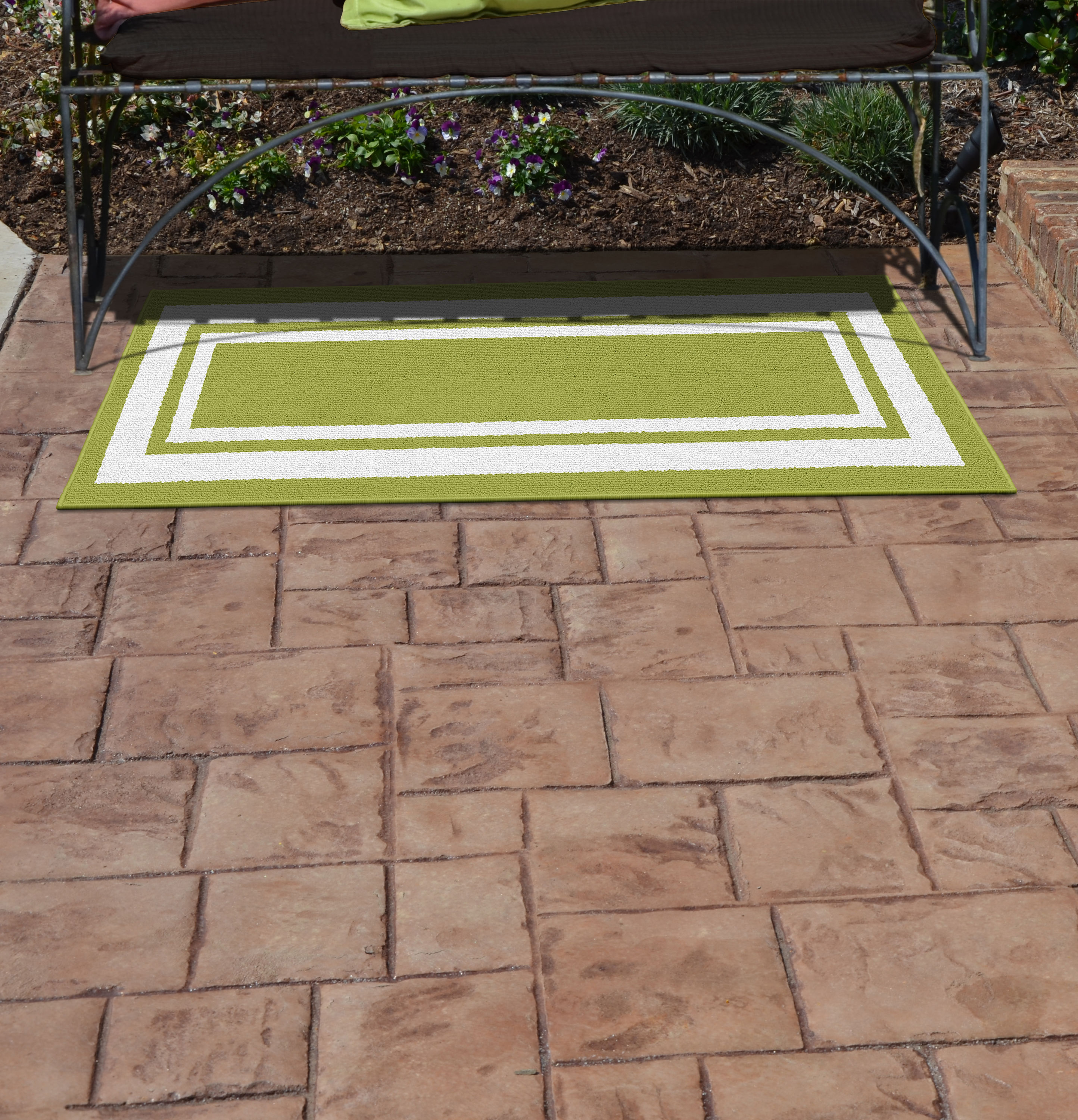Garland Rug LF050M024060C7 Borderline 2 x 5 (ft) Tufted Polypropylene Grasshopper Green Rectangular Indoor/Outdoor Border Lodge Area rug