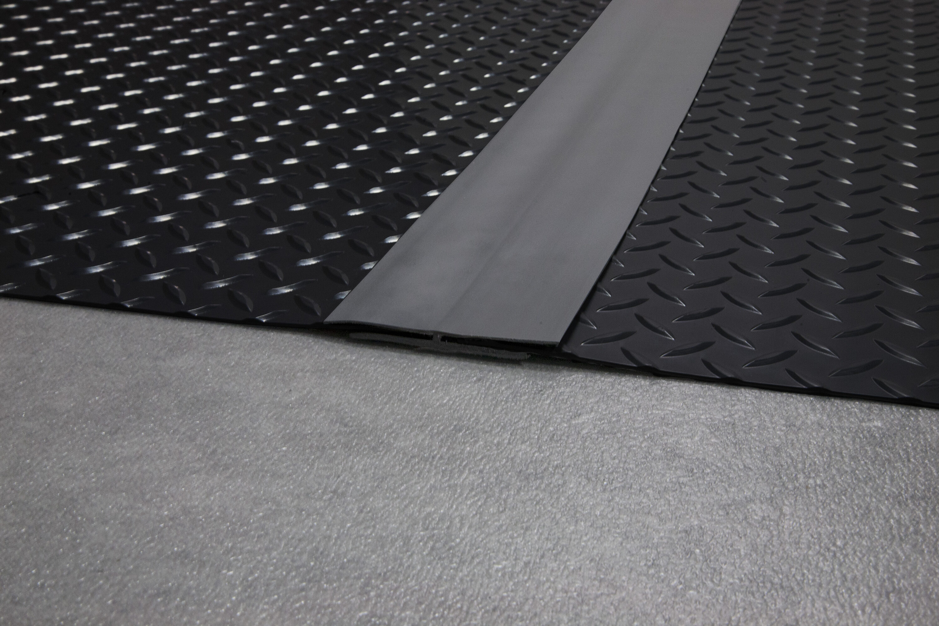 G-Floor GFCENTER25SG Garage-Flooring-Corners-Edges - View #3