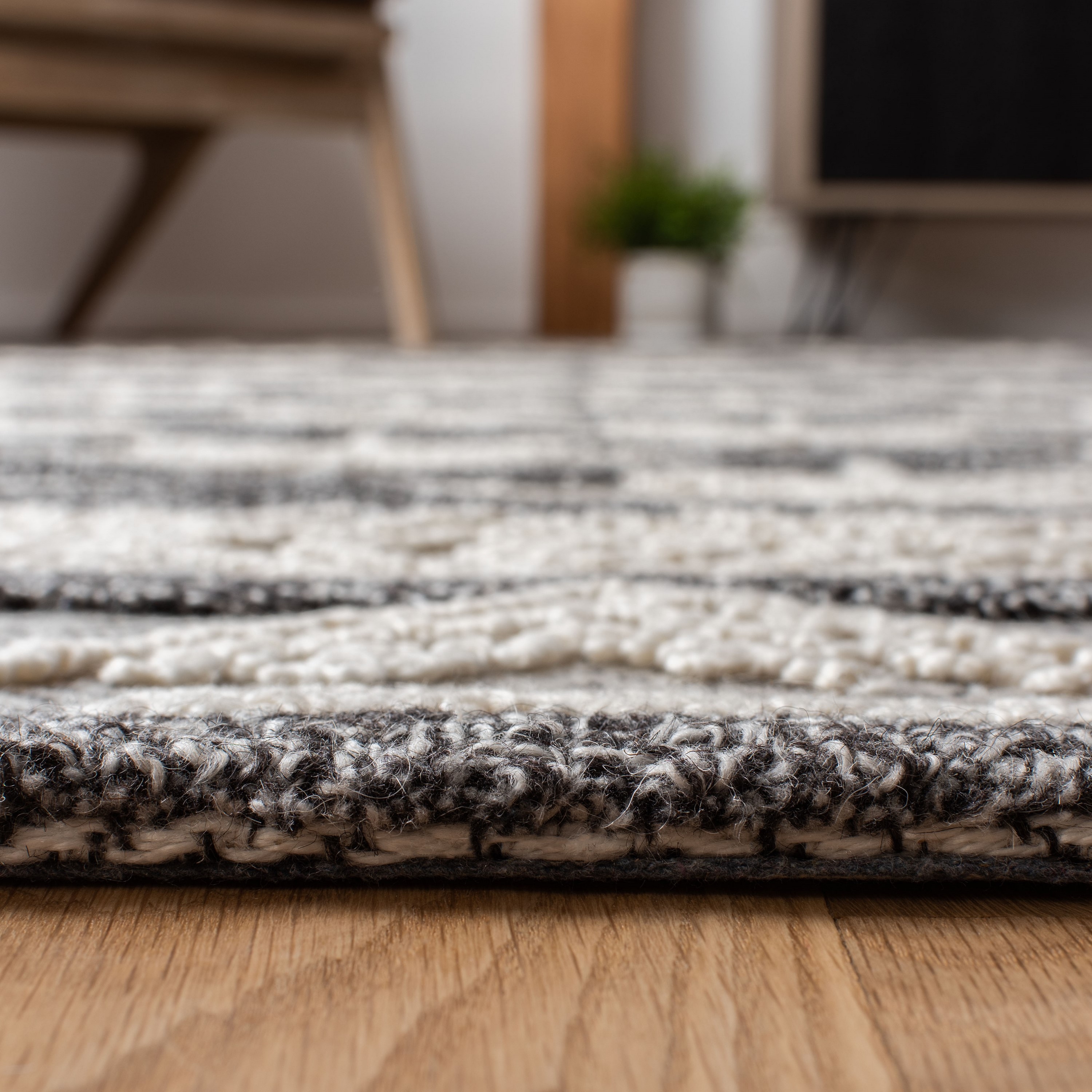 Gray and Beige Hand-Tufted Wool and Viscose 4' x 6' Area Rug