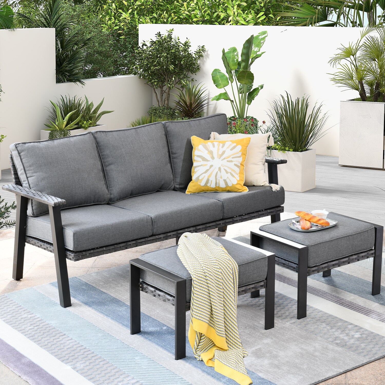 steak Hoge blootstelling Harmonisch XIZZI Pisces Wicker Outdoor Sofa with Gray Cushion(S) and Steel Frame in  the Patio Sectionals & Sofas department at Lowes.com