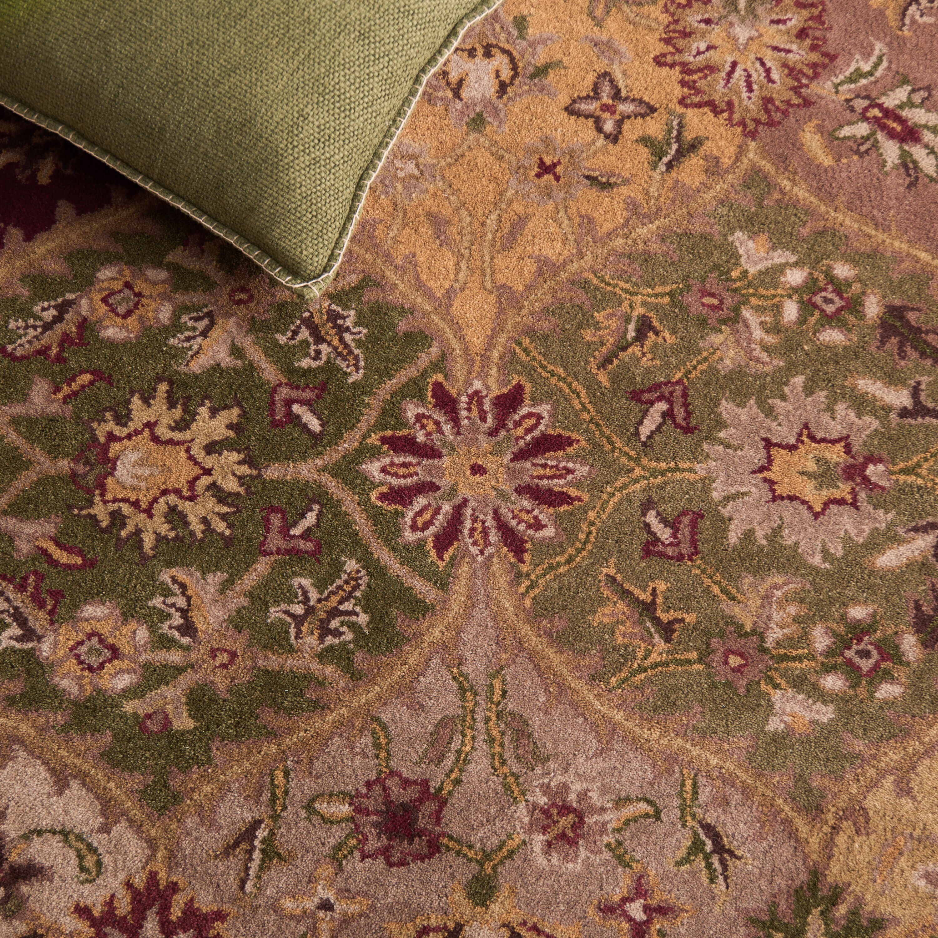 Safavieh HG111A-5OV rugs - View #4