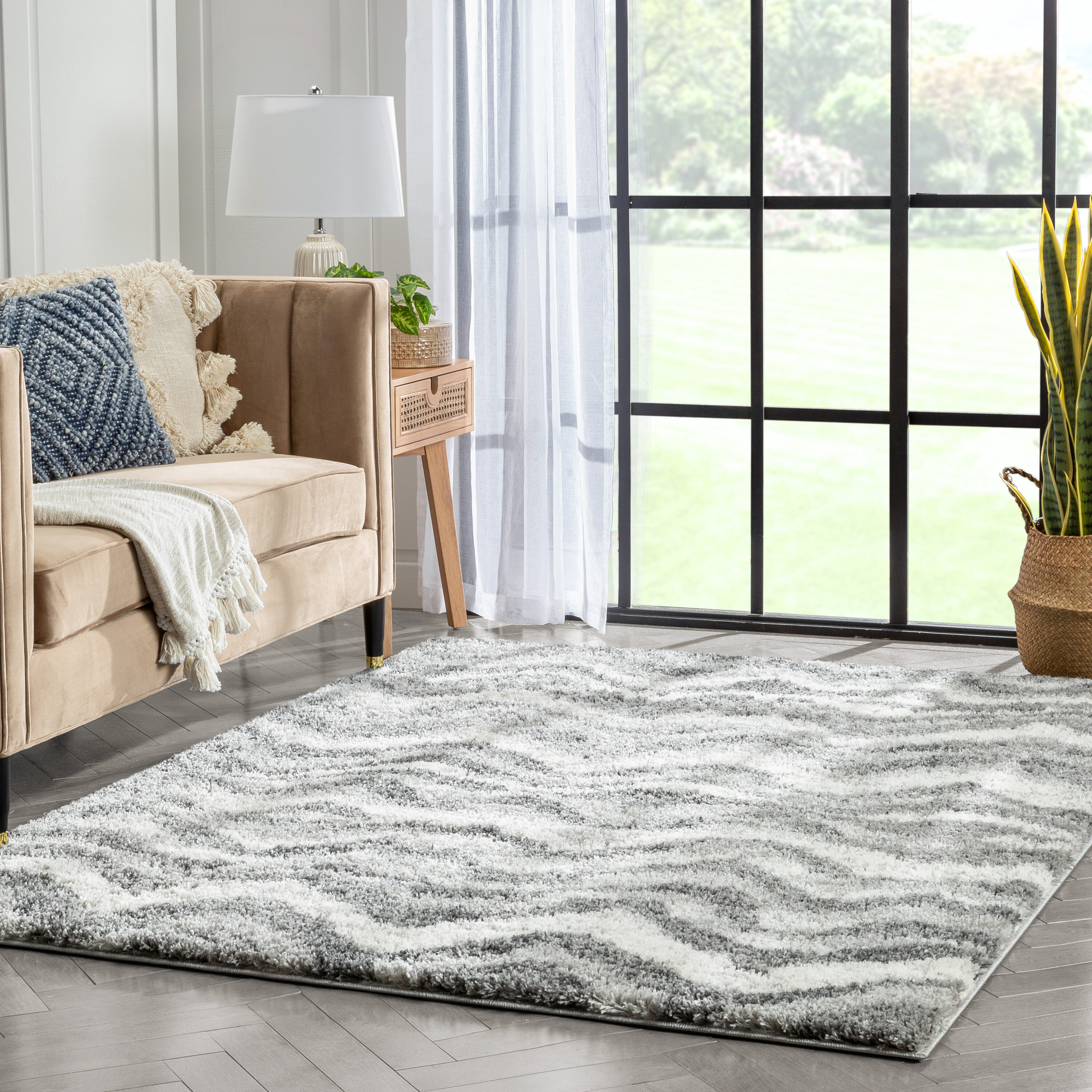 Celeste Chevron Shimmer 5'x7' Gray Synthetic Shag Rug