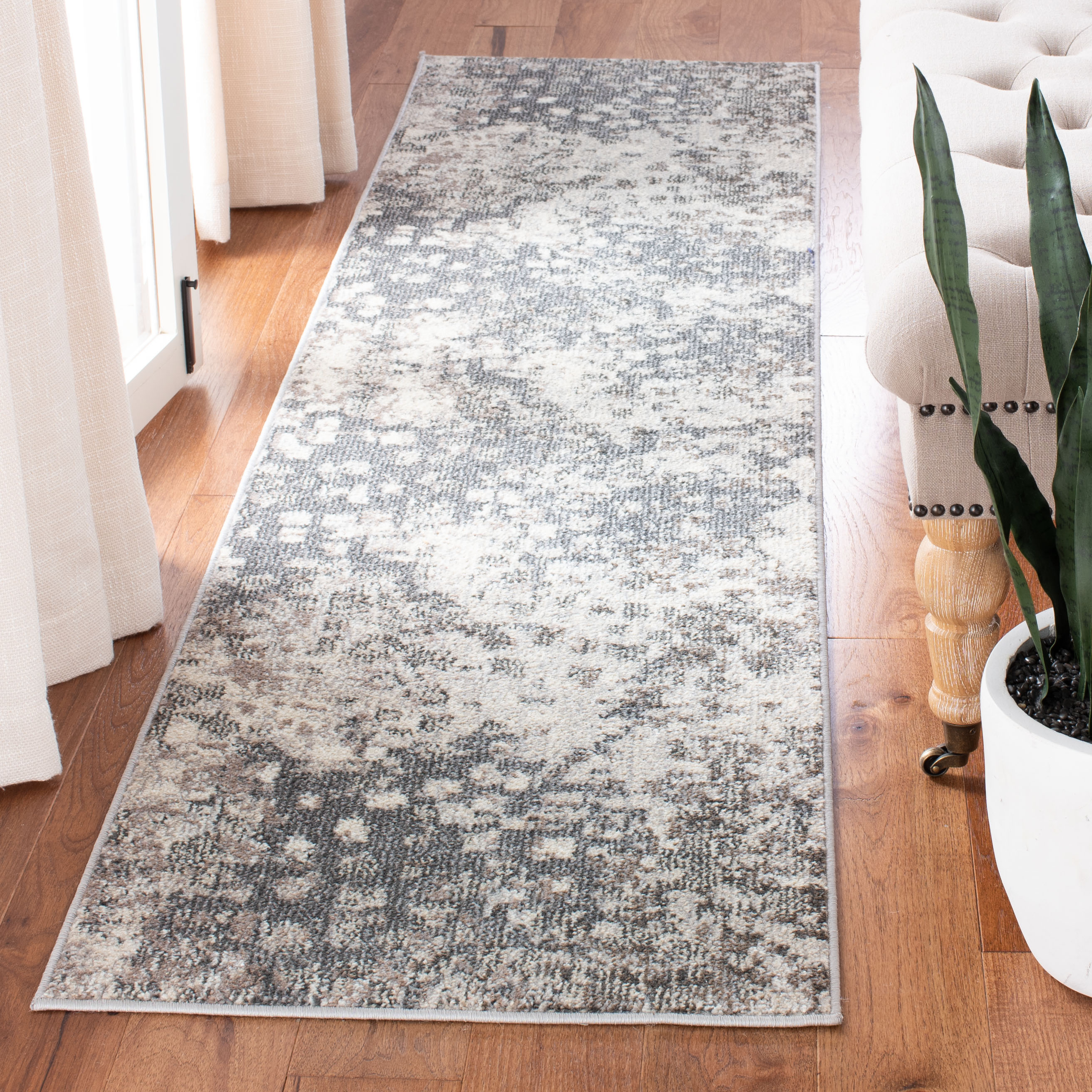 Safavieh MAD425G-28 Madison Vanlay 2 x 8 (ft) Loomed Polypropylene Gray/Beige Rectangular Indoor Abstract Bohemian/Eclectic Runner rug