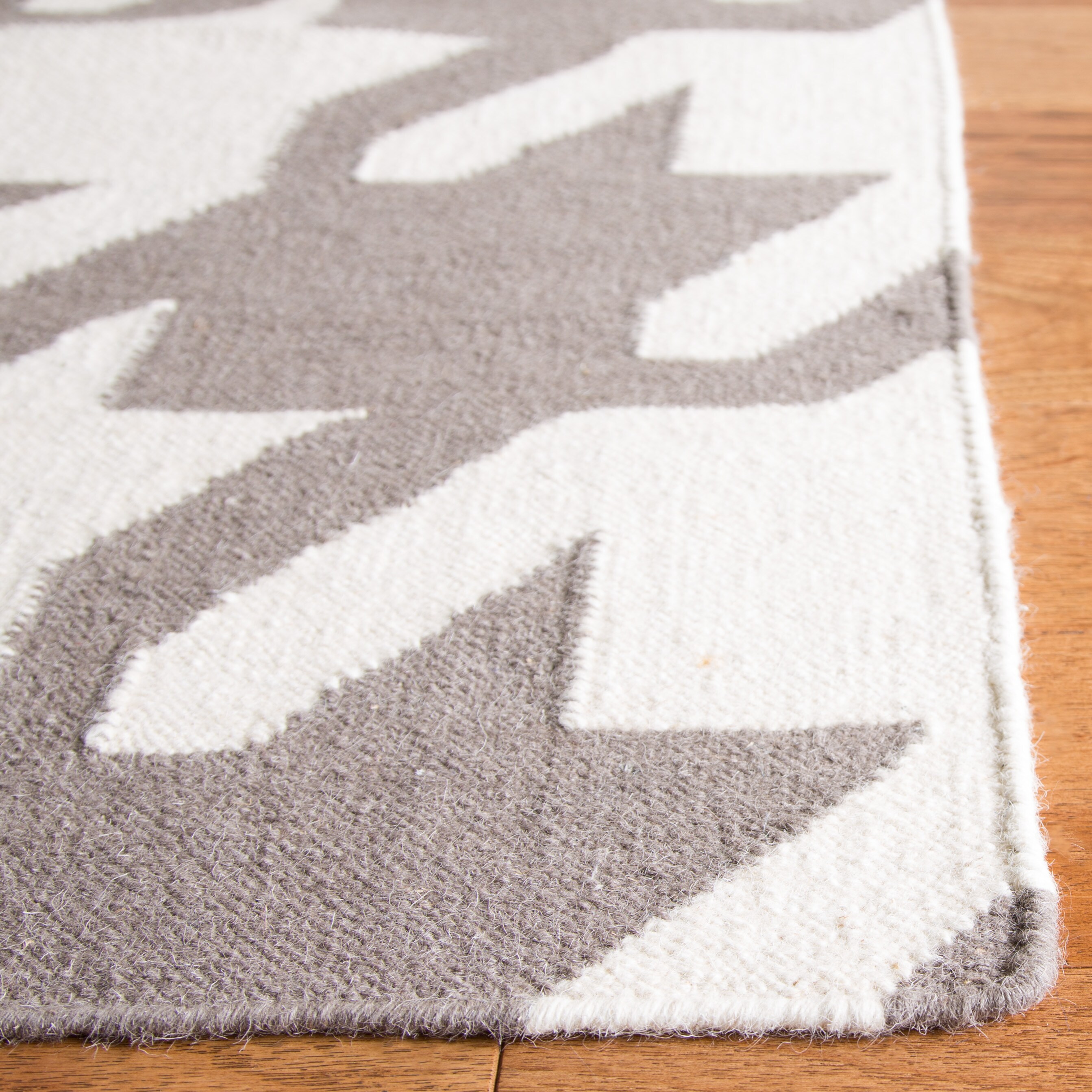Handwoven Gray and Ivory Geometric Wool Accent Rug 2'-6" x 4'
