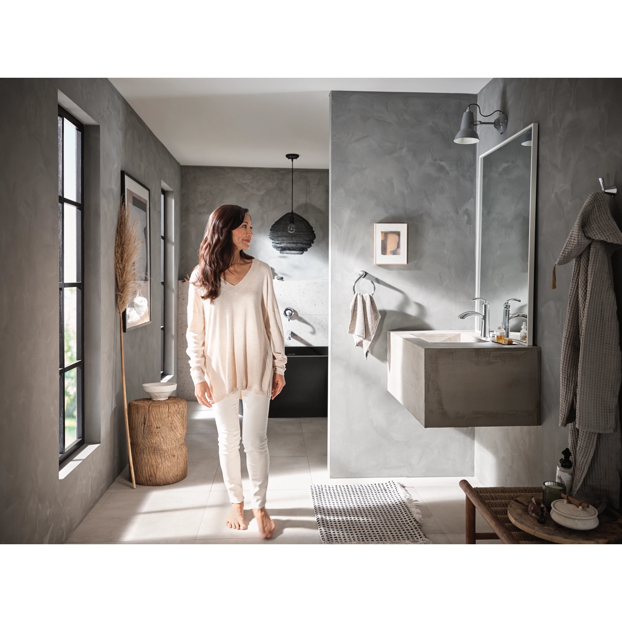 Chrome Single Handle Bathroom Faucet with Deckplate