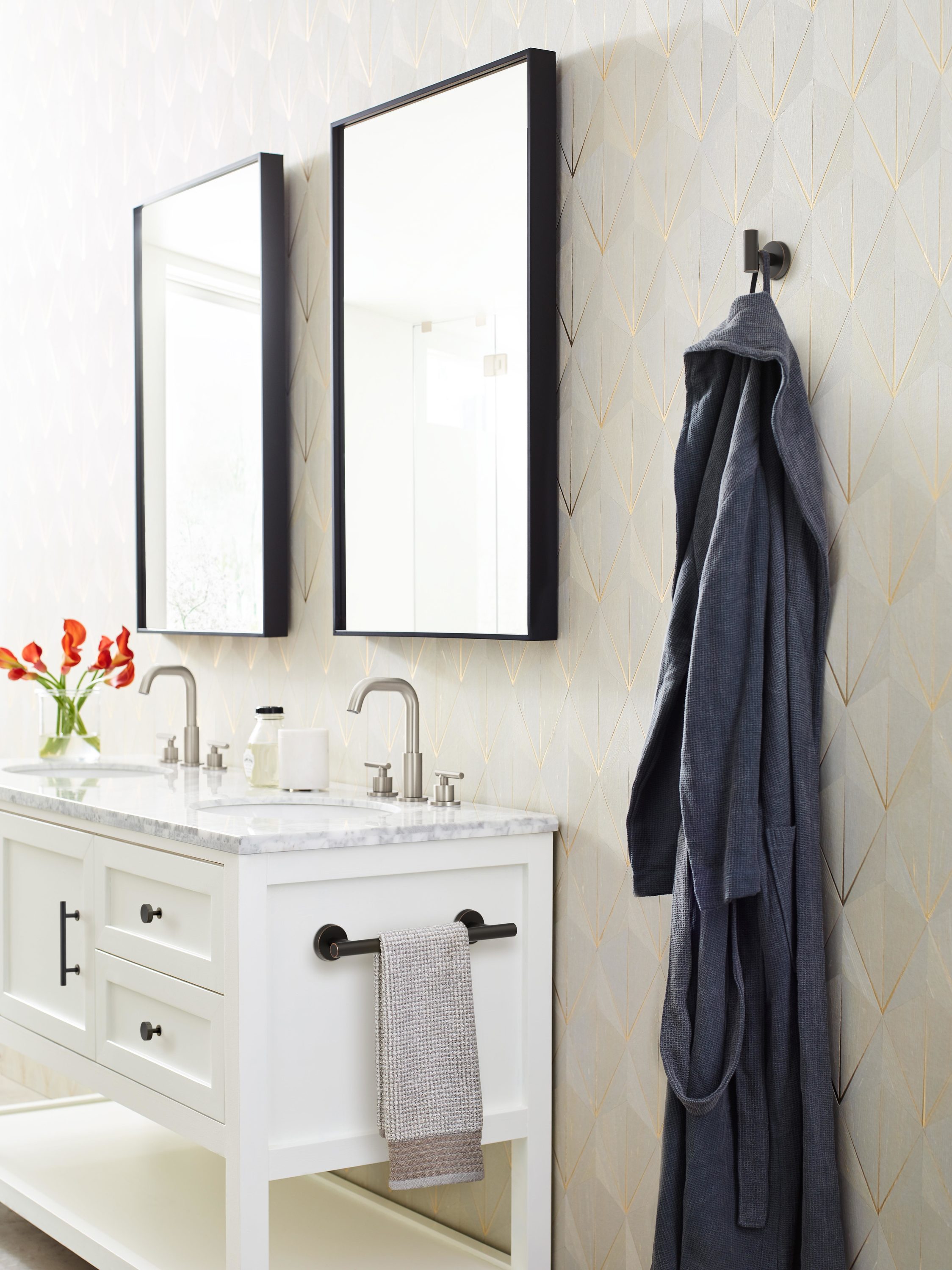 Oil-Rubbed Bronze Wall Mounted 9-Inch Towel Bar