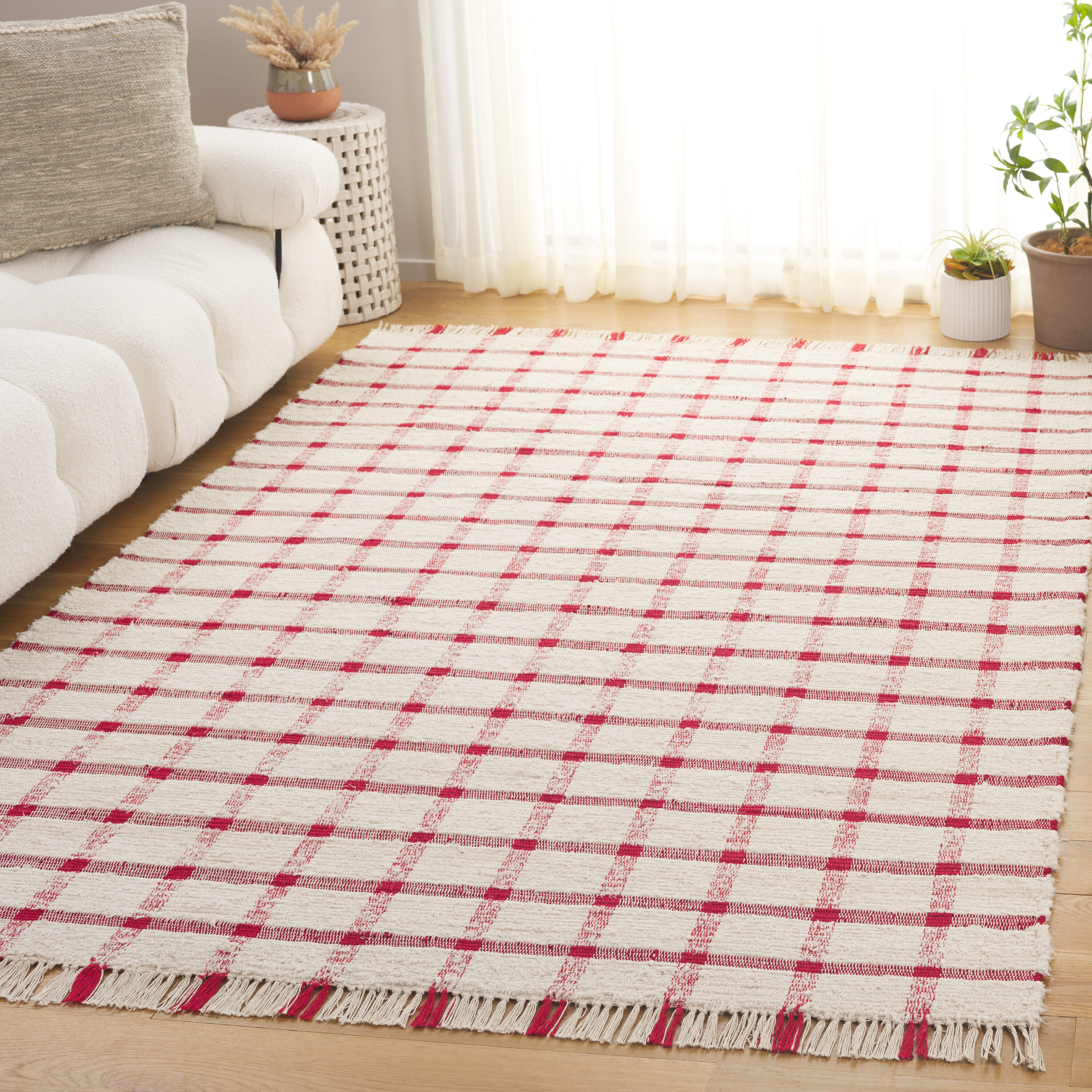 Safavieh Montauk 322B Ivory Red 4 x 6 Rectangular Area rug