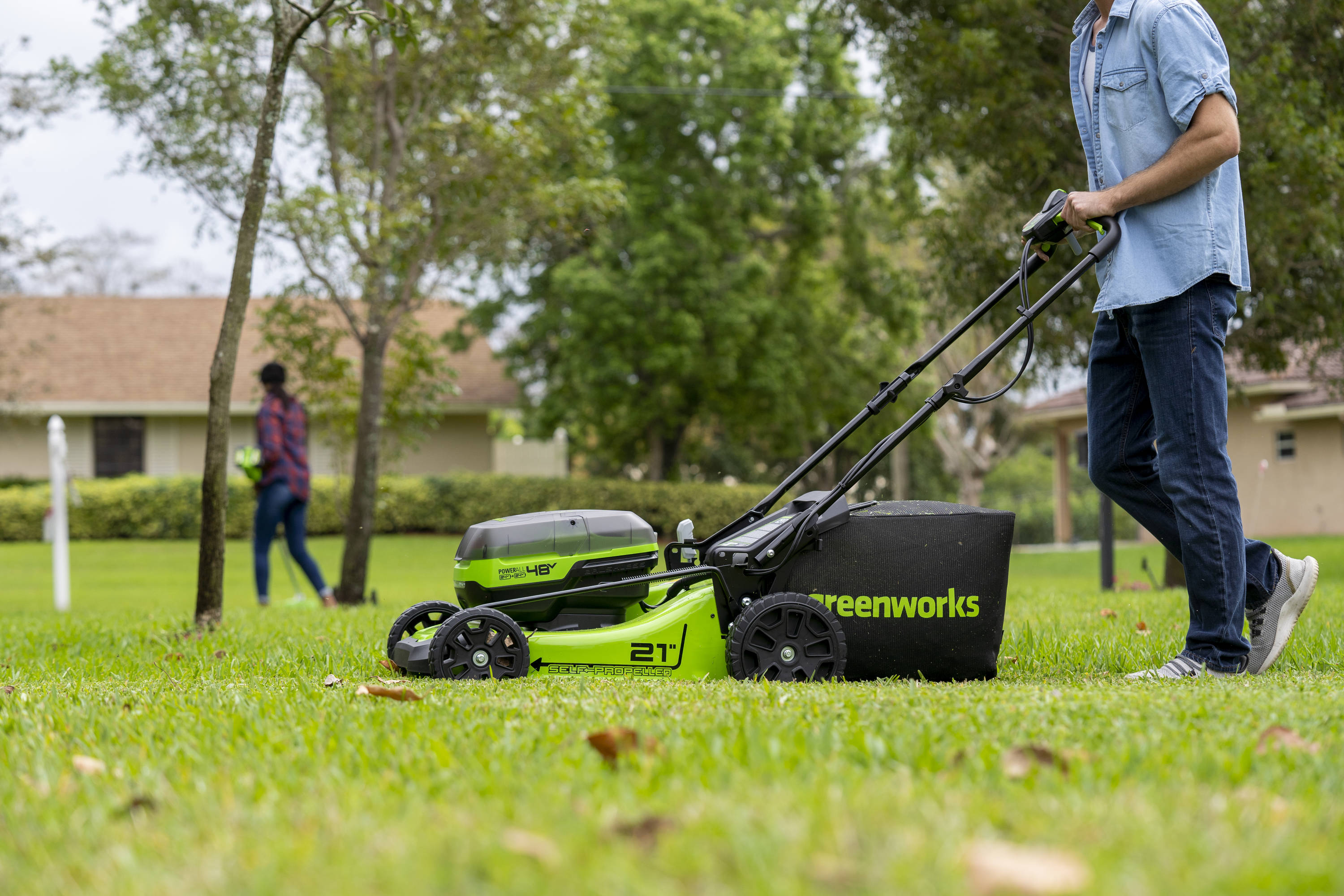 Greenworks 48-volt 21-in Cordless Self-propelled Lawn Mower 4 Ah (4 ...