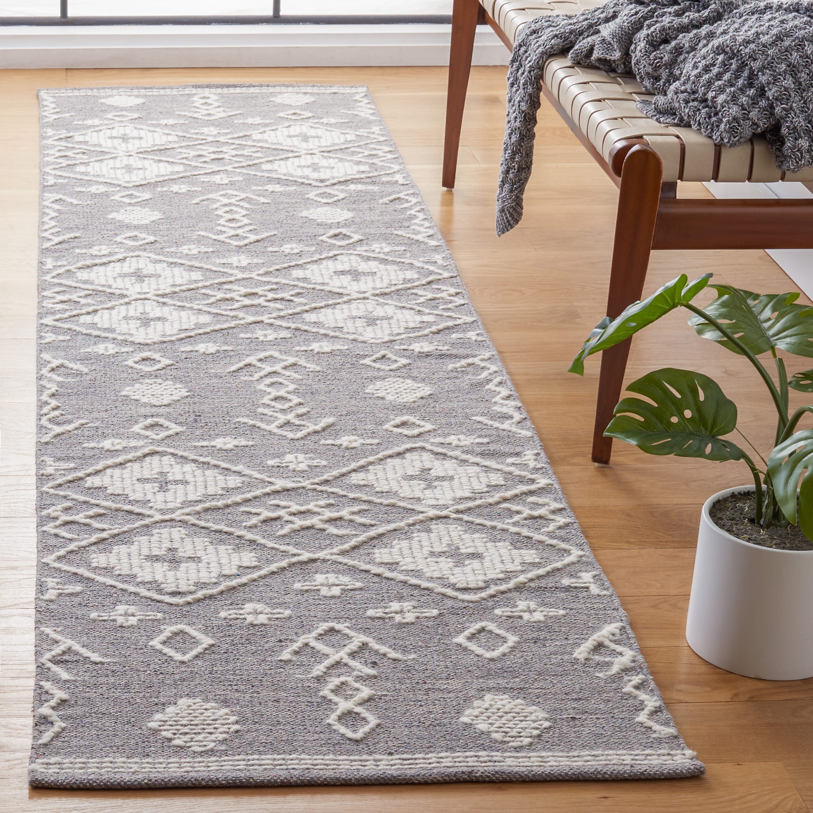 Safavieh KLM851F-29 Kilim Fabjola 2 x 9 (ft) Cotton Gray/Ivory Rectangular Indoor Tribal Global Runner rug