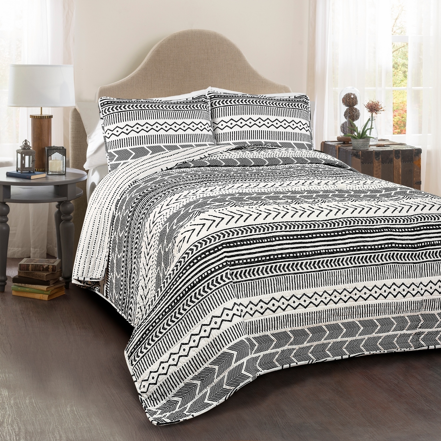 Full Black and White Reversible Cotton Quilt Set