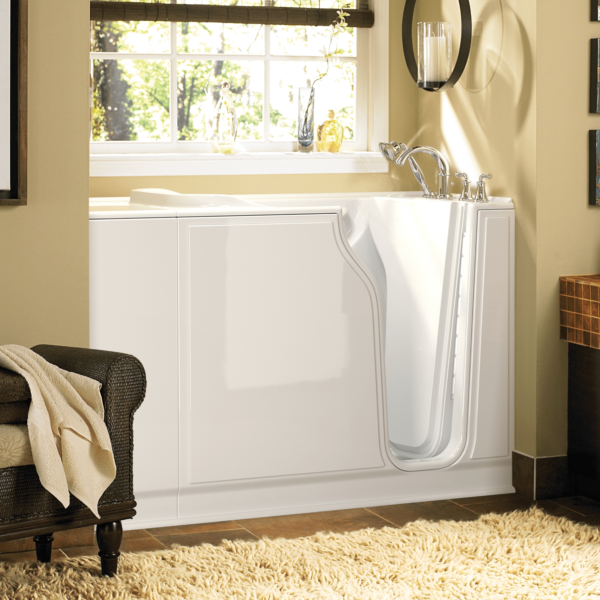 American Standard 29.75-in x 51.5-in White Fiberglass Walk-In Soaking ...