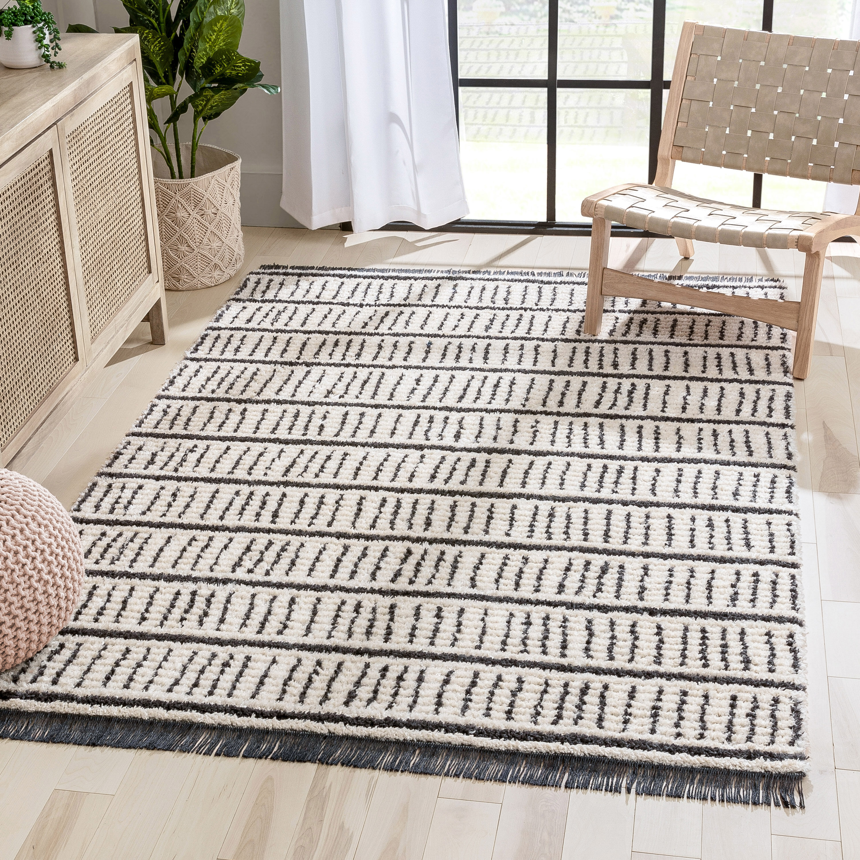 Handmade Red Geometric Synthetic 5' x 7' Area Rug