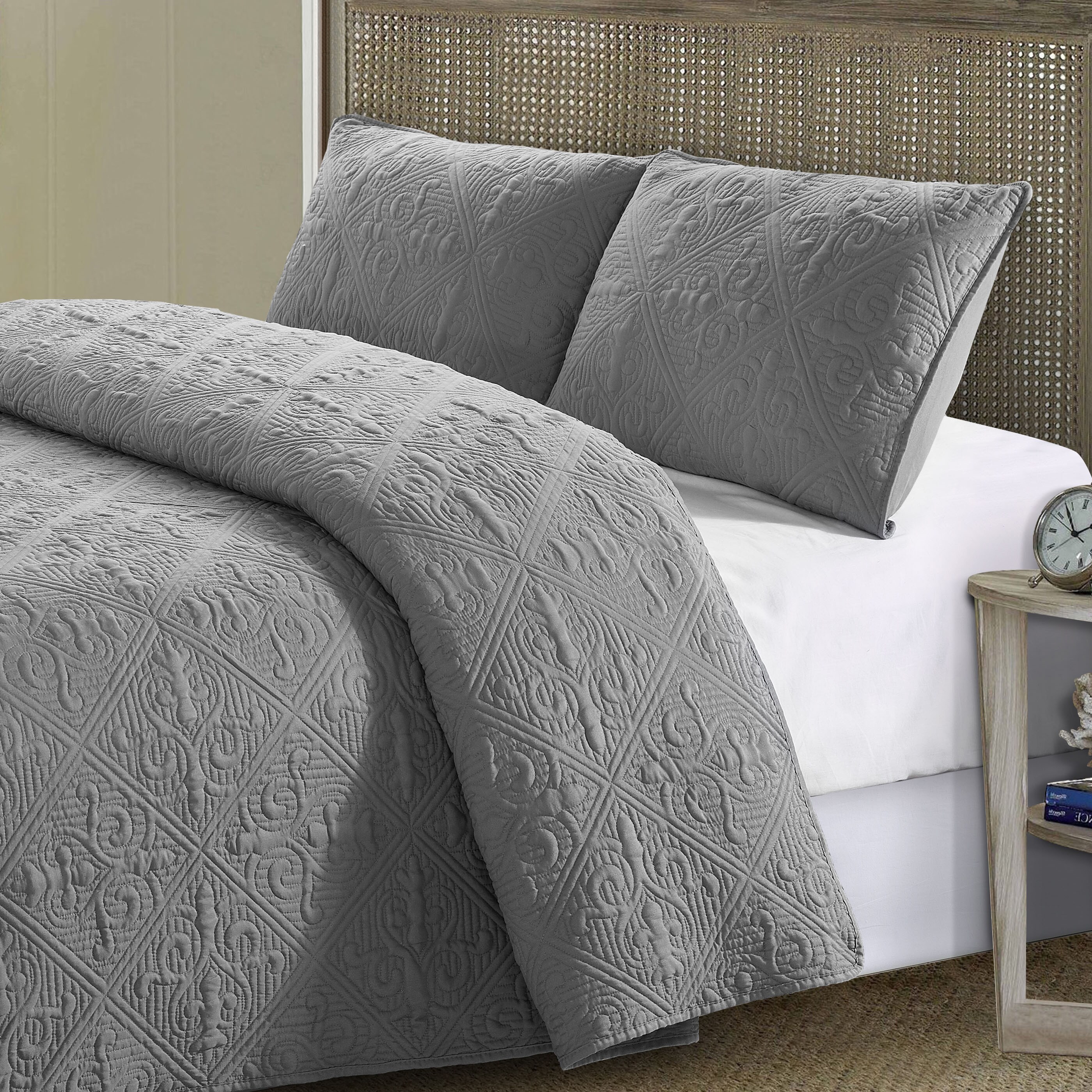 Style Quarters 3-Piece Gray Queen Quilt Set in the Bedding Sets ...