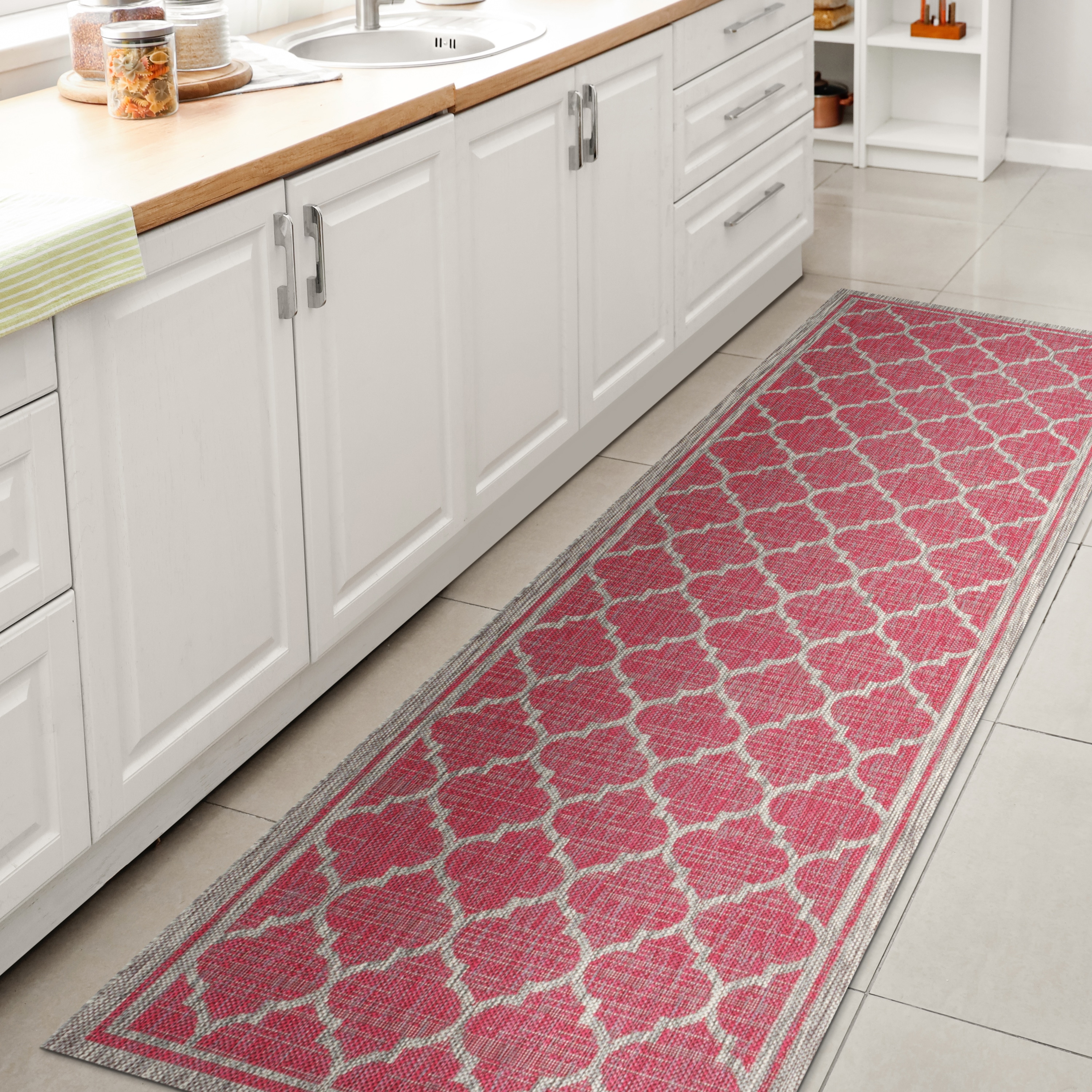 Fuchsia and Light Gray Reversible Indoor/Outdoor Trellis Rug