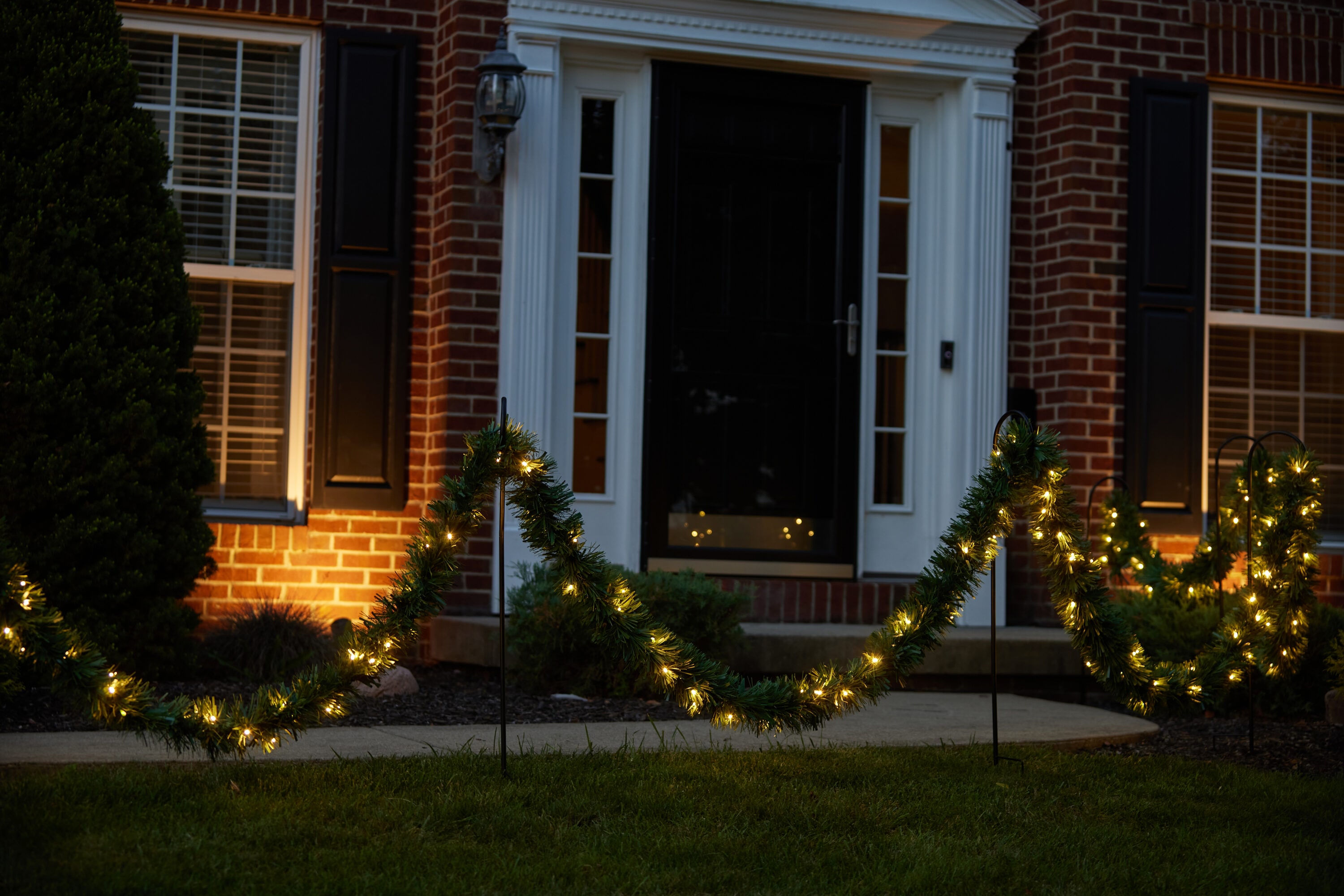 HoliScapes GARLAND-PATHWAY Outdoor-Christmas-Decor - View #4