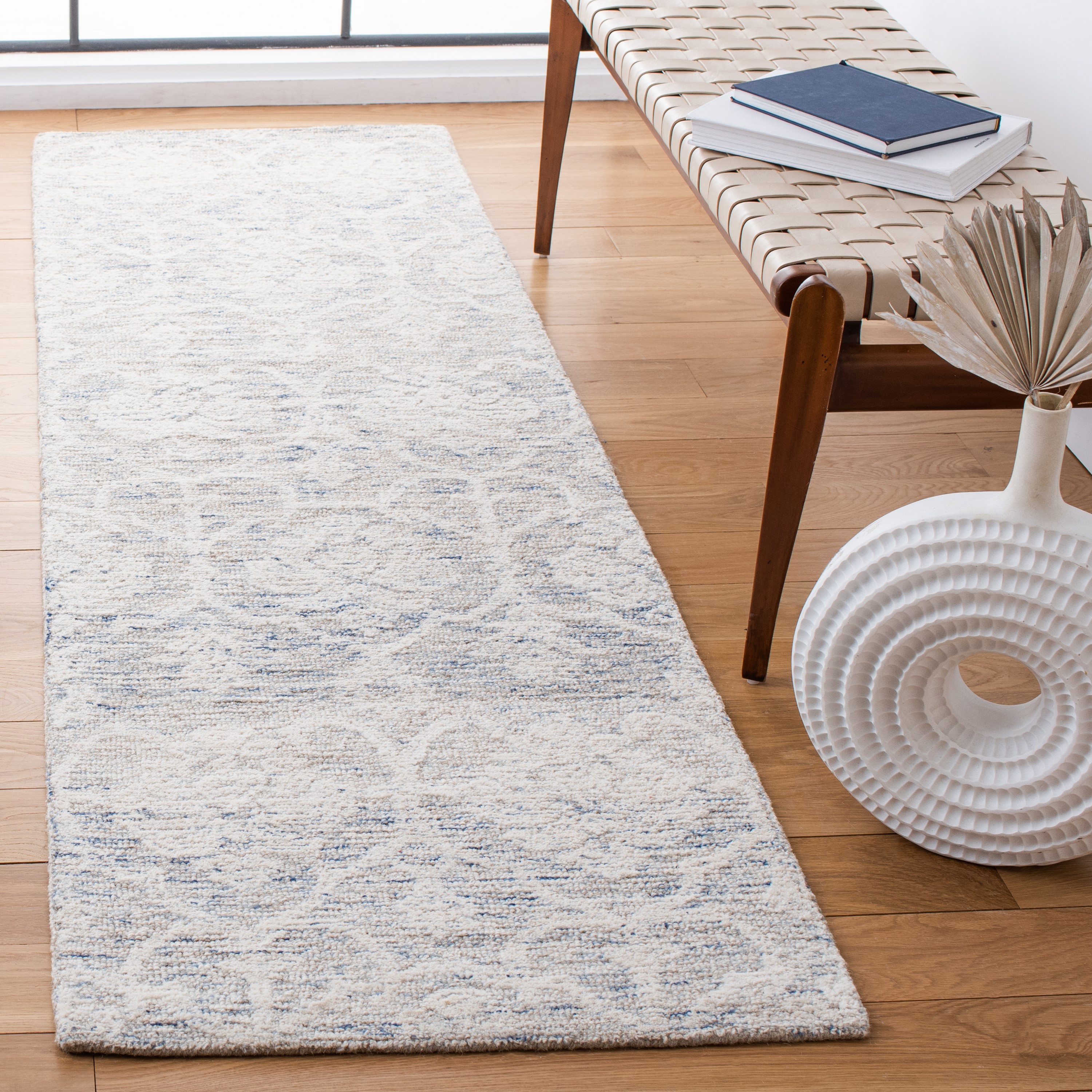 Safavieh MET996L-28 Metro Mizka 2 x 8 (ft) Tufted Wool Light Blue/Ivory Rectangular Indoor Floral/Botanical Farmhouse/Cottage Runner rug