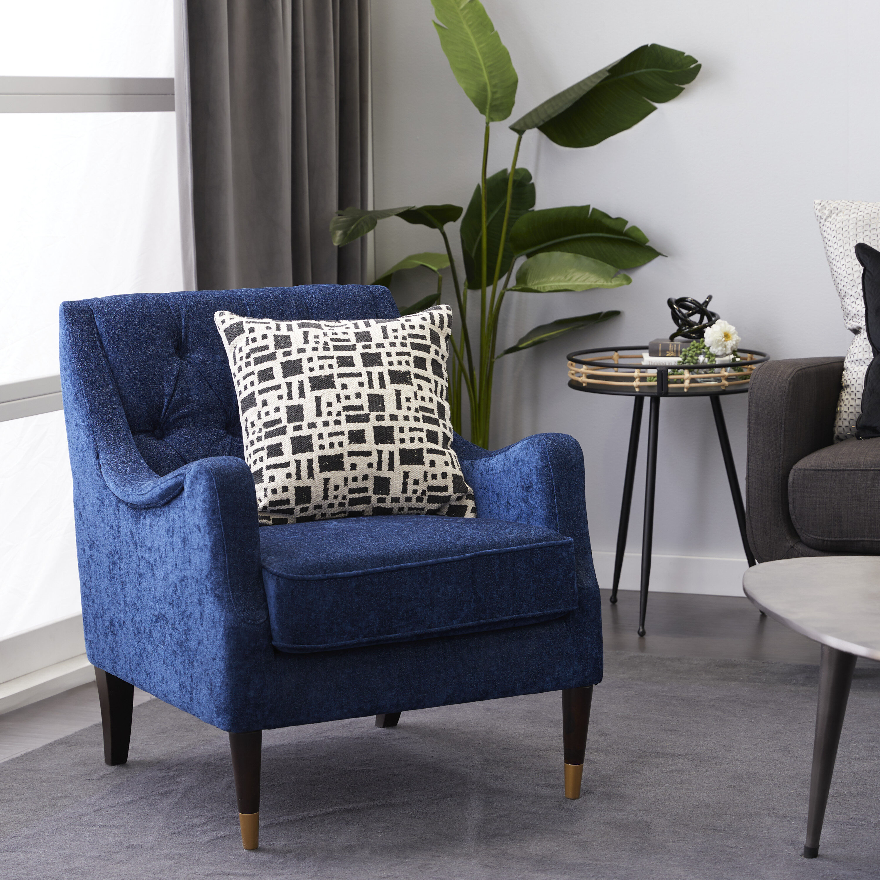 Blue tufted accent discount chair