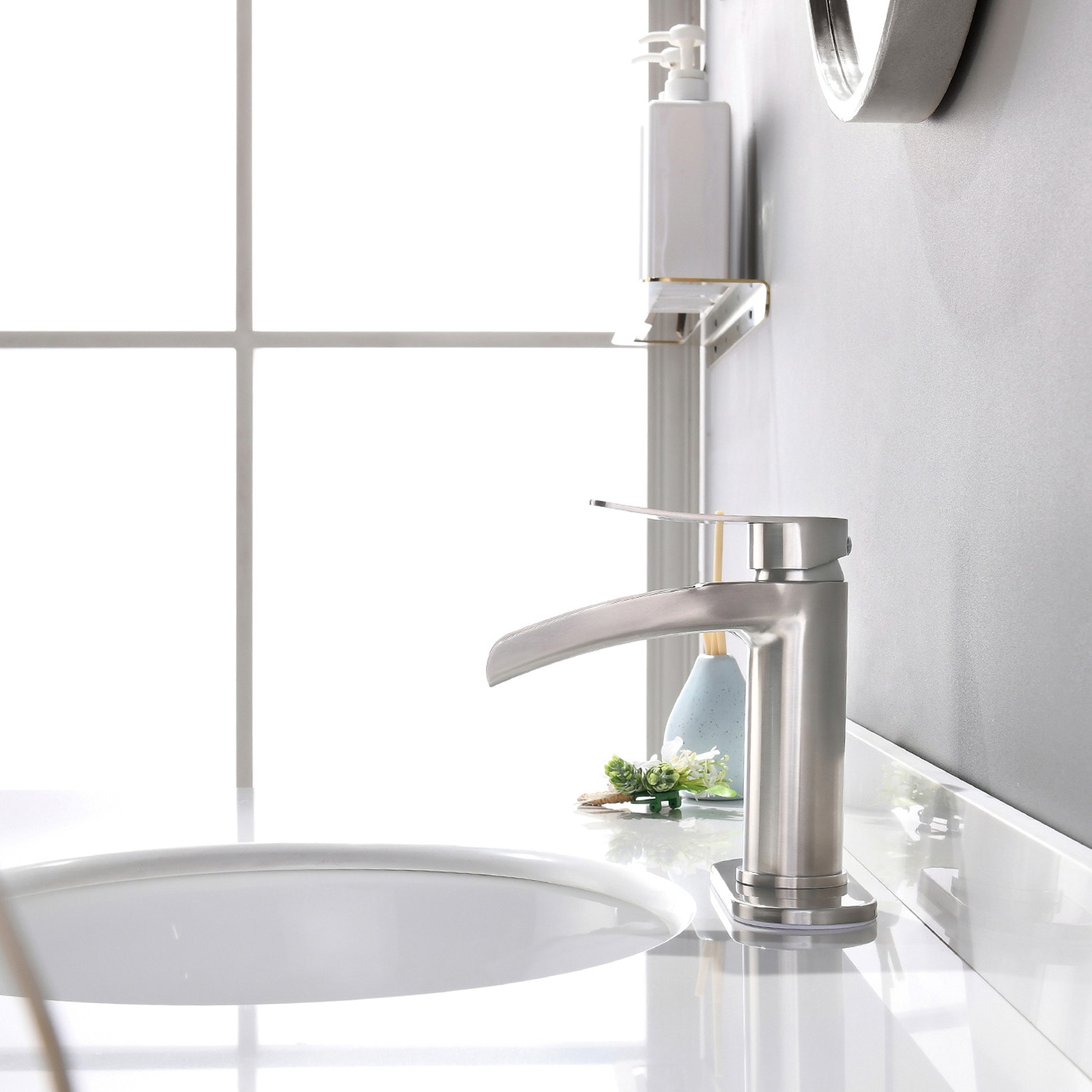 Brushed Nickel Single Handle Bathroom Faucet with Metal Drain Assembly