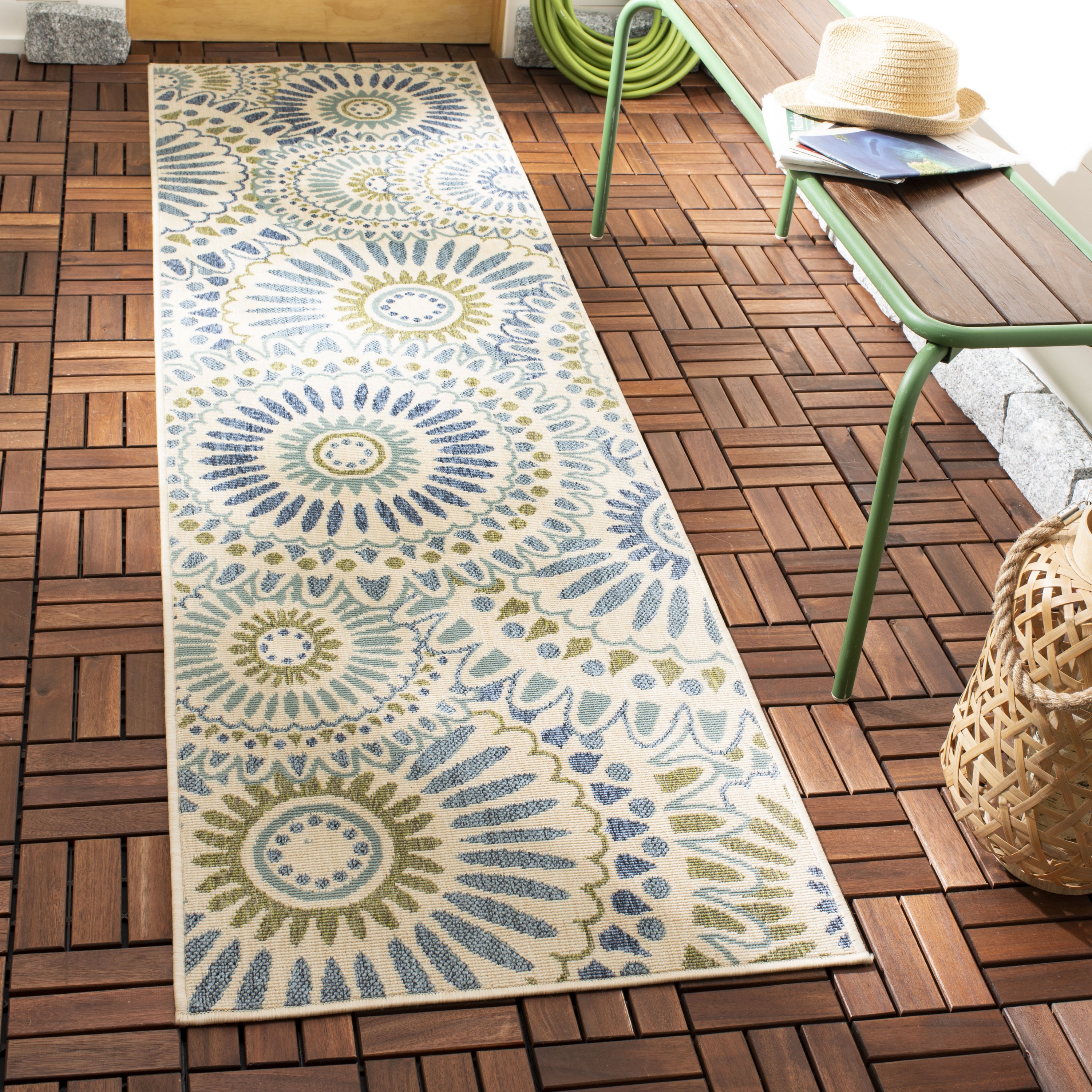 Safavieh VER091-0614-210 Veranda Sissy 2 x 10 (ft) Loomed Synthetic Cream/Green Rectangular Indoor/Outdoor Floral/Botanical Bohemian/Eclectic Runner rug