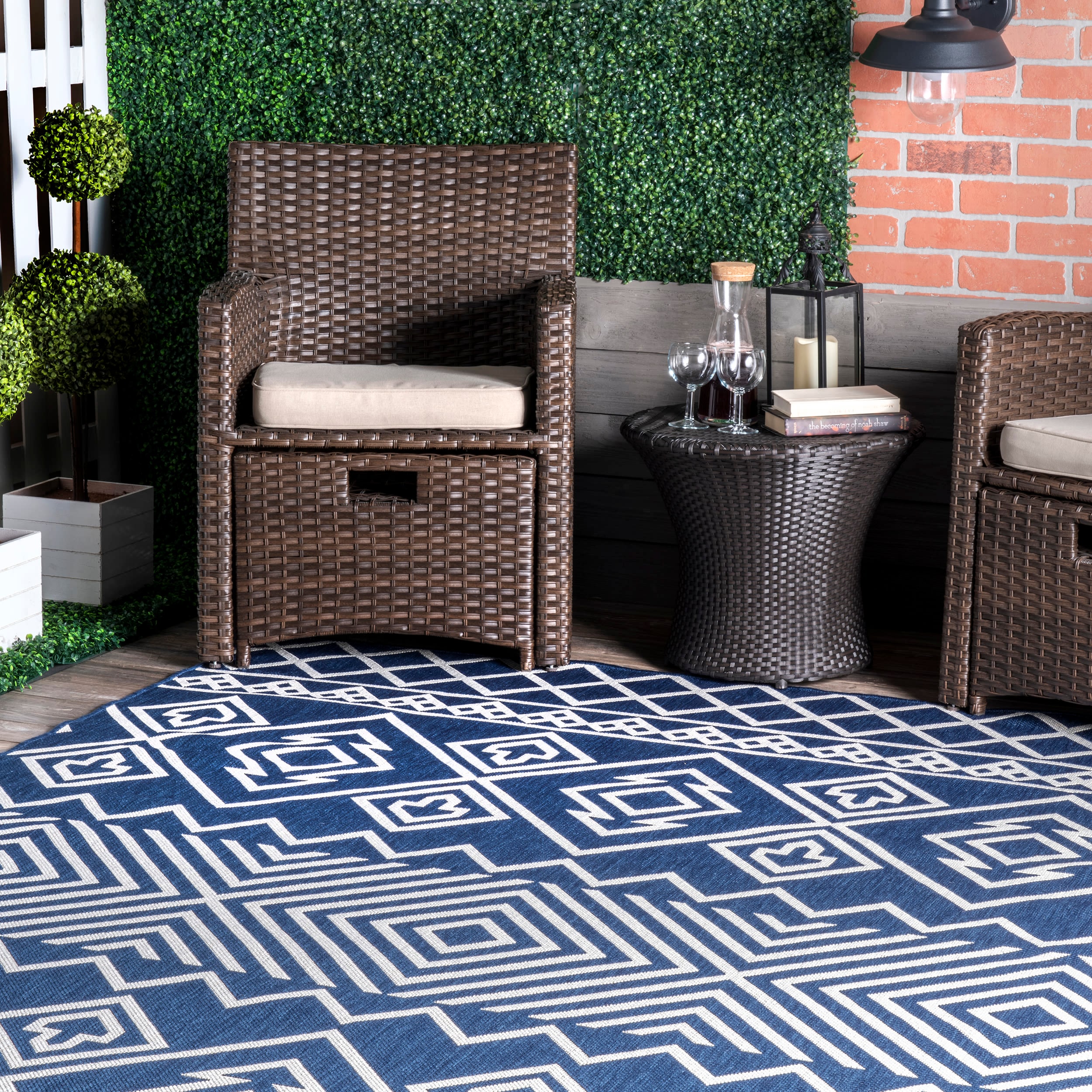 Reversible Aztec Blue Synthetic 4' x 6' Indoor/Outdoor Area Rug