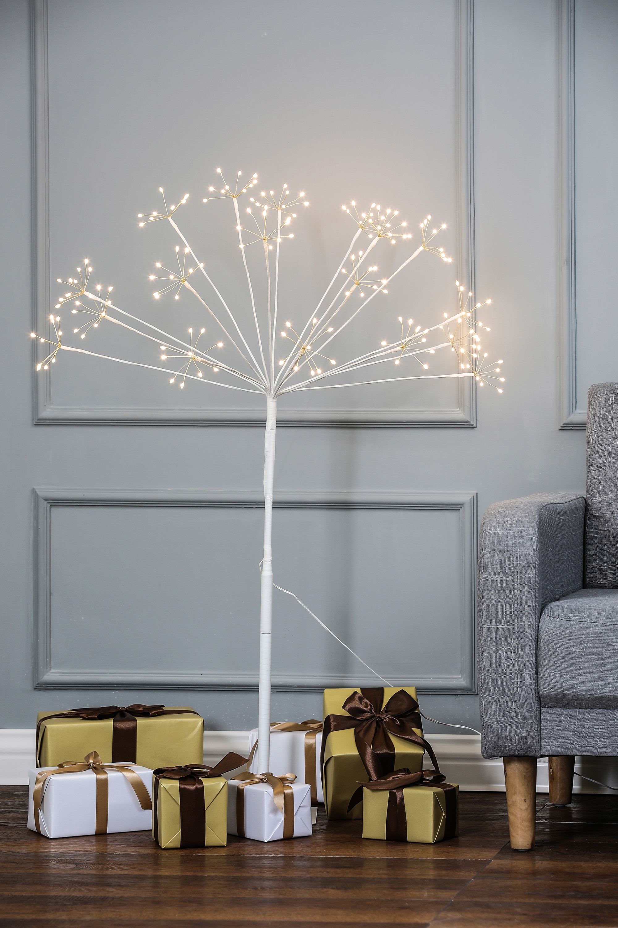 LuxenHome WHHD966 Artificial-Christmas-Trees - View #3