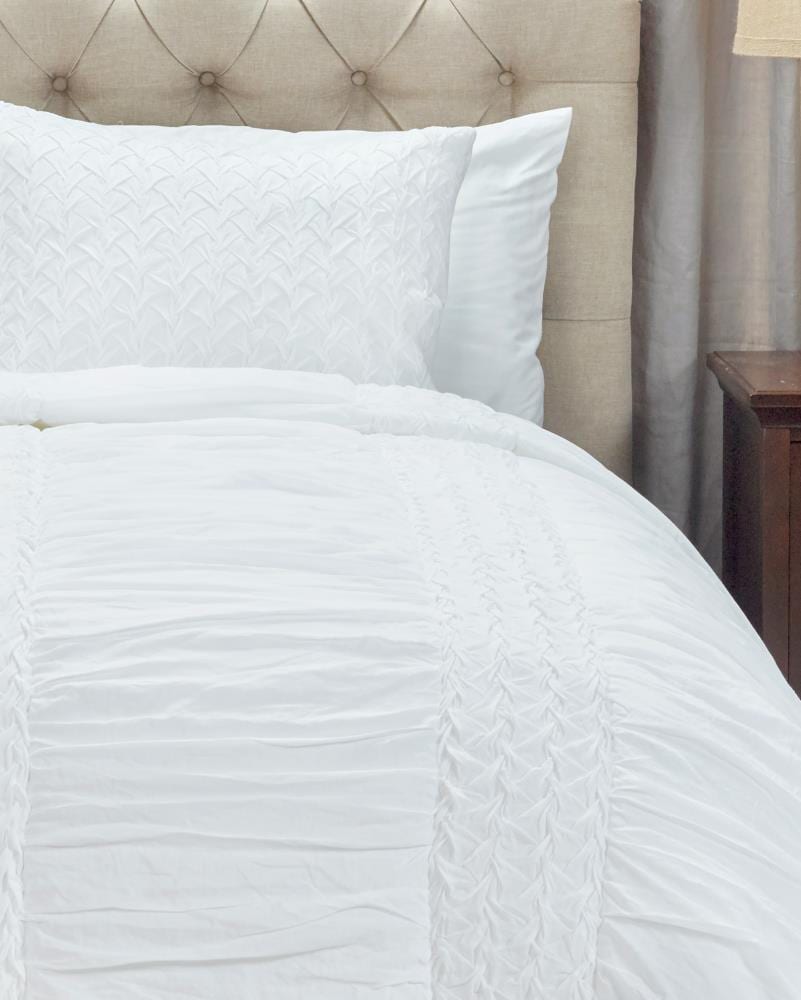 Rizzy Home Carly White Twin Quilt White Solid Twin Quilt (Cotton with ...