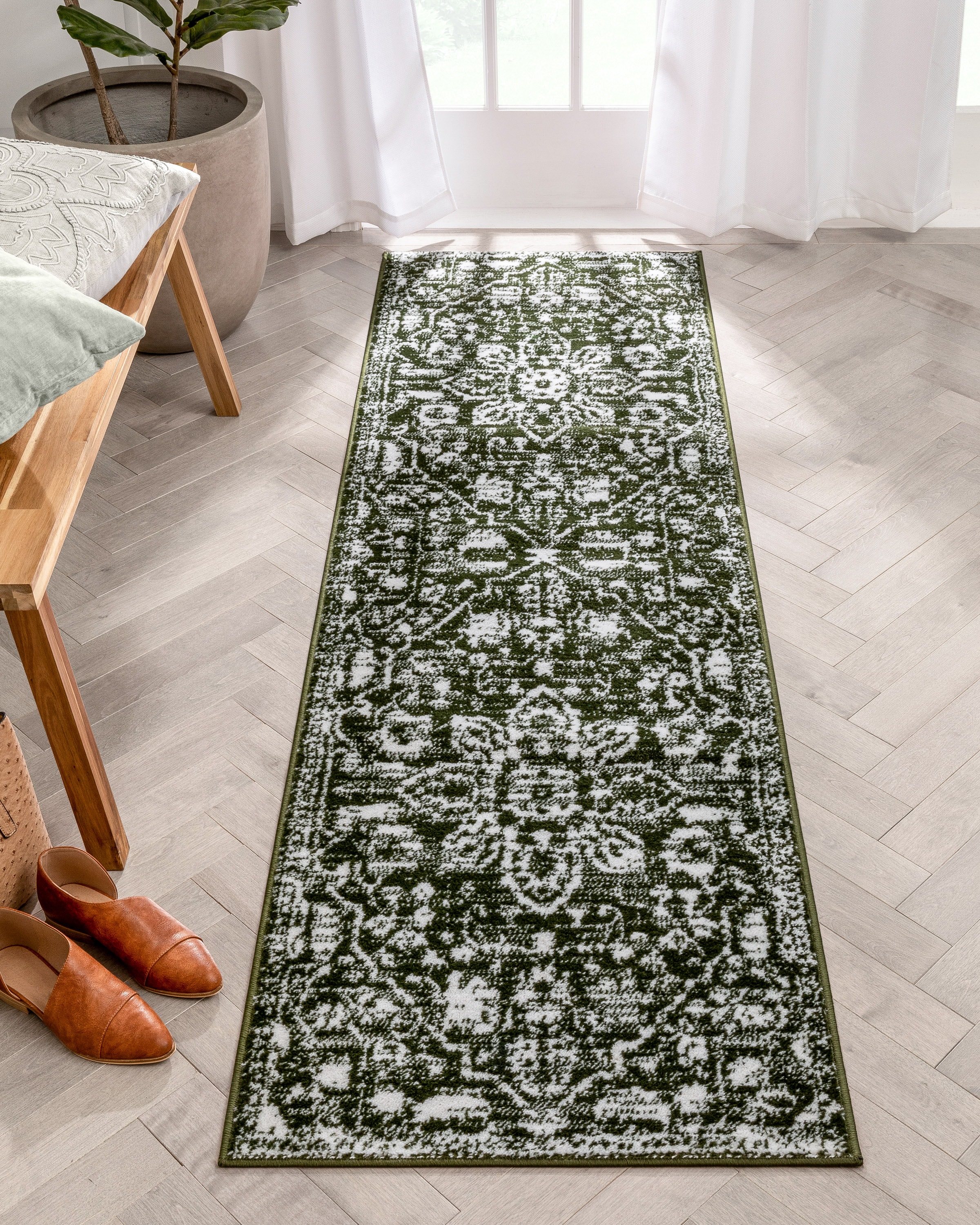 Well Woven DZ-05-2 Dazzle 2 x 8 (ft) Loomed Polypropylene Green Rectangular Indoor Floral/Botanical Vintage Runner rug