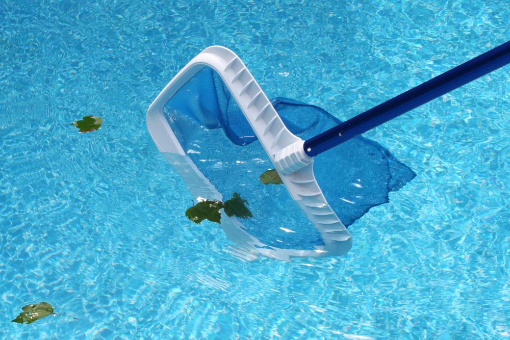 Swimline Lightweight Leaf Skimmer Swimming Pool and Spa Maintenance Net  with 24 to 48 Adjustable Aluminum Telescoping Pole