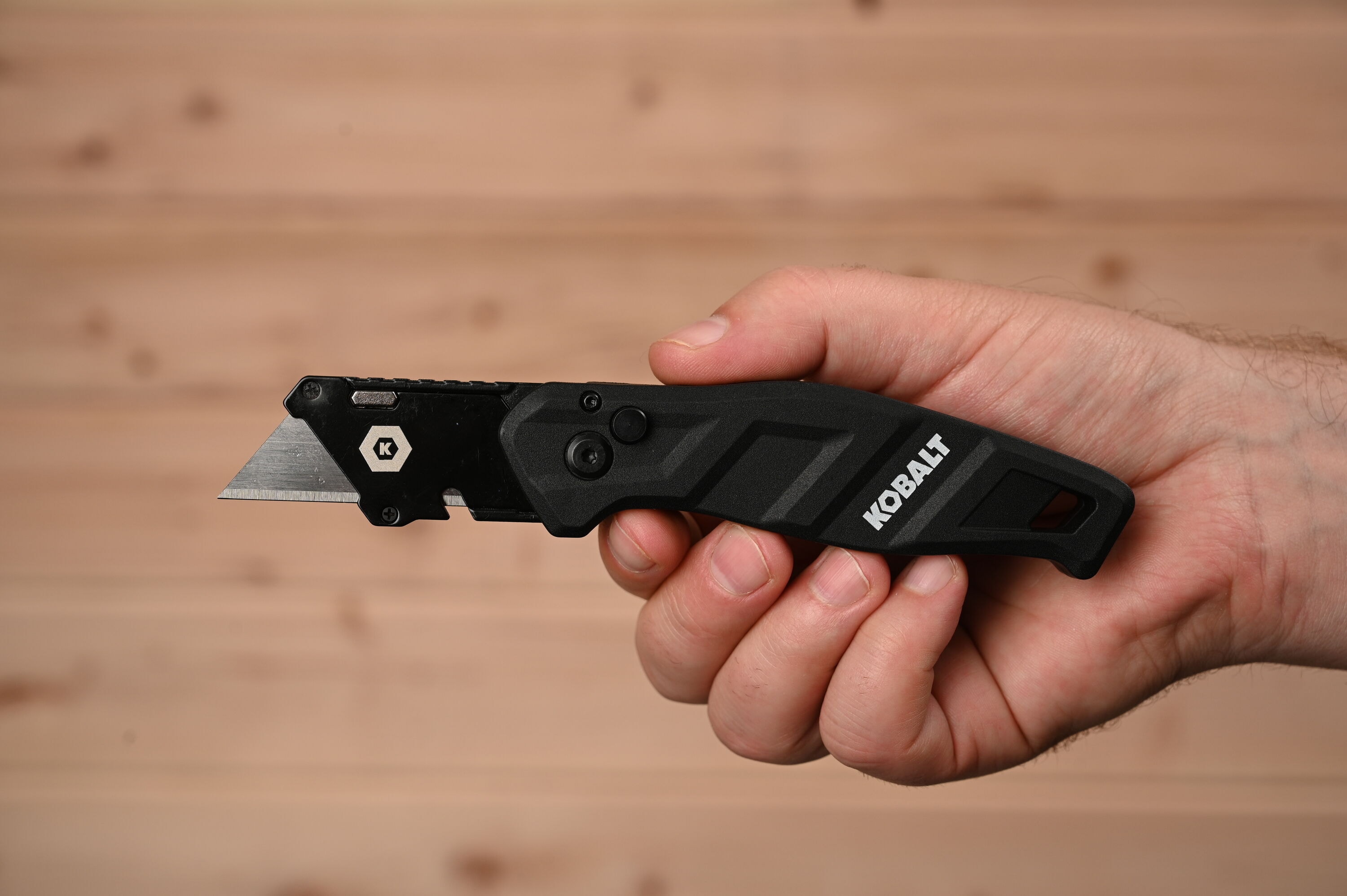 Berkling 18mm Retractable Utility Knife with 4X SK2H Snap Off Black Spare Blades, Durable and Heavy Duty Aluminum Frame